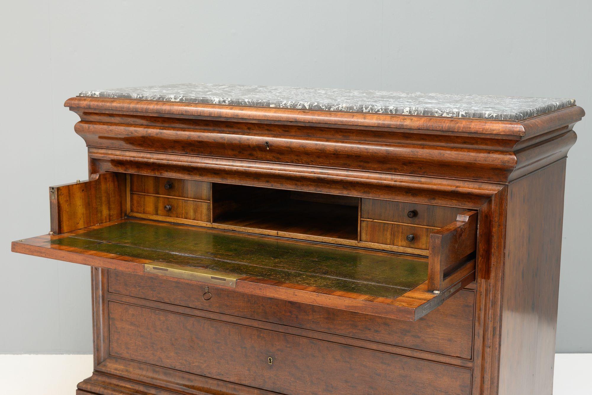 Mahogany Commode In Good Condition For Sale In London, England