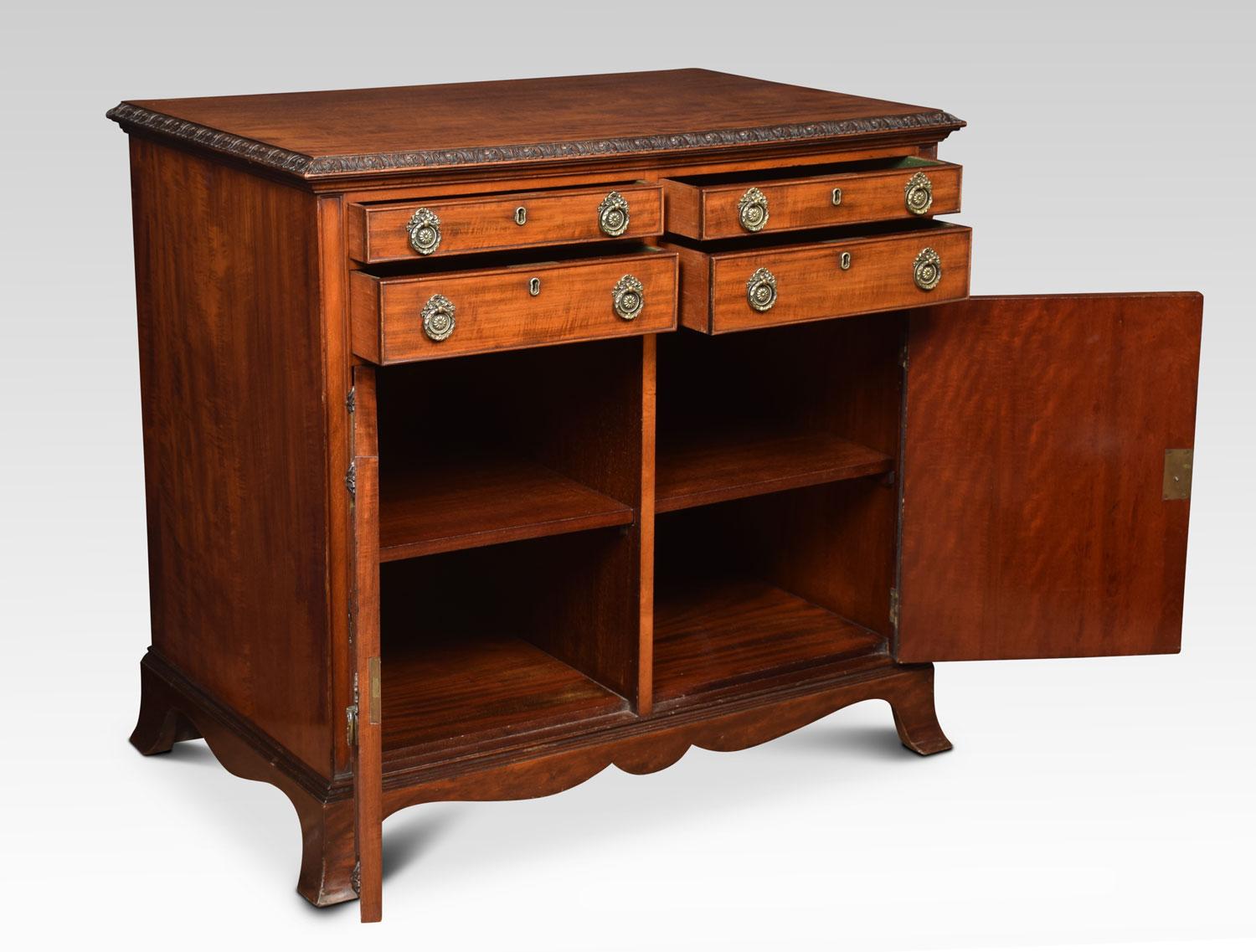 Neoclassical Mahogany Commode in the Influenced of Robert Adam