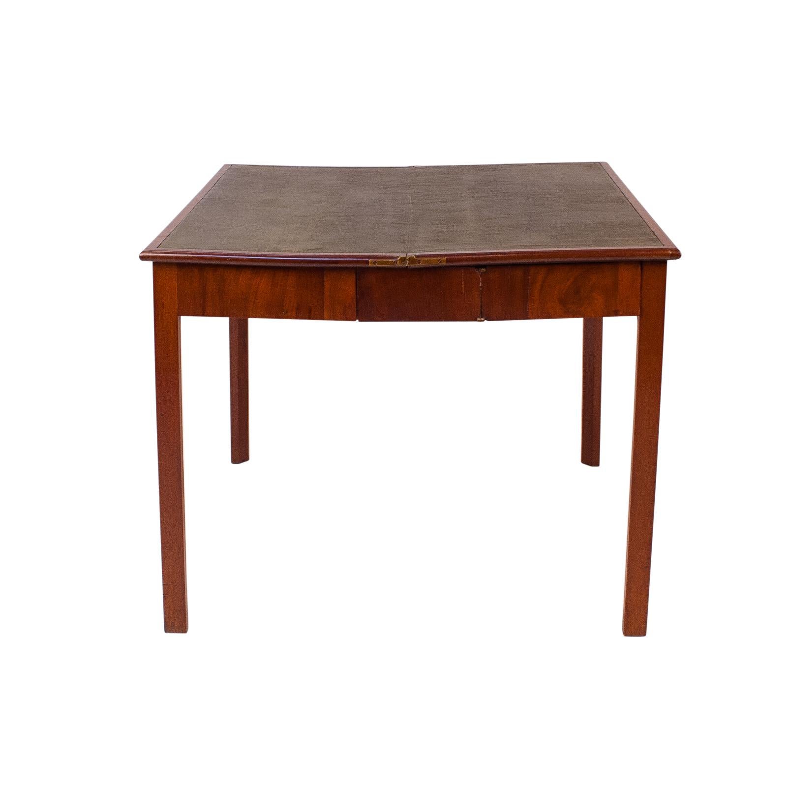 Mahogany Concertina Game Table, England, circa 1800 (Leder)