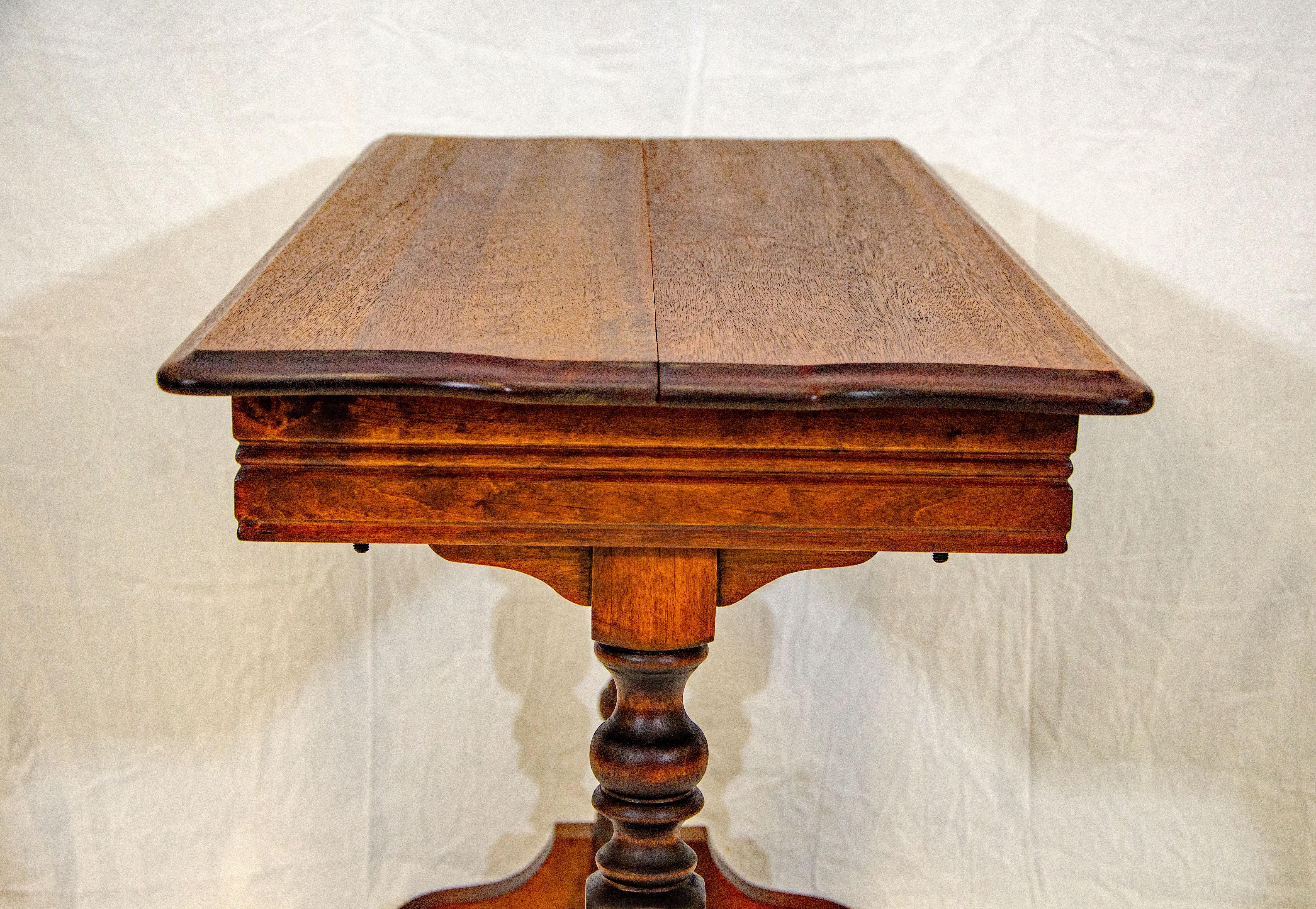 20th Century Mahogany Console Table / Breakfast Table, Hidden Butterfly Leaf For Sale