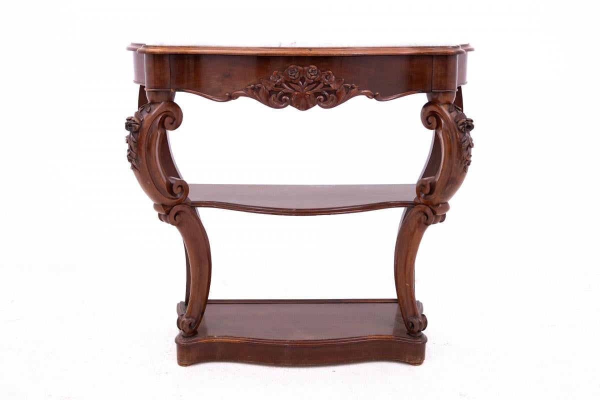 Mahogany console, France, circa 1880.

Very good condition.

Wood: mahogany

Dimensions: height 95 cm x width 90 cm x depth 40 cm