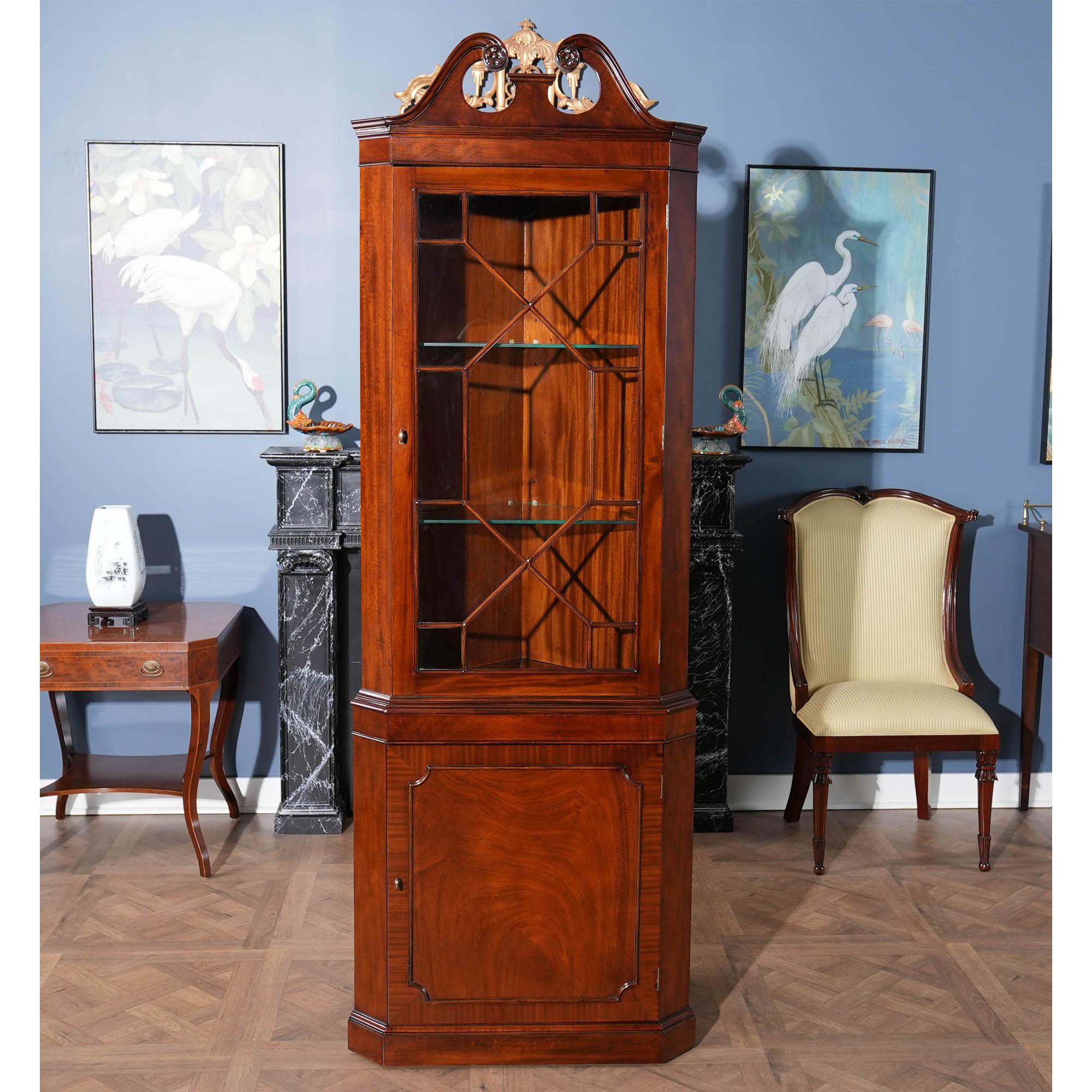 Mahogany Corner Cabinet In New Condition For Sale In Annville, PA