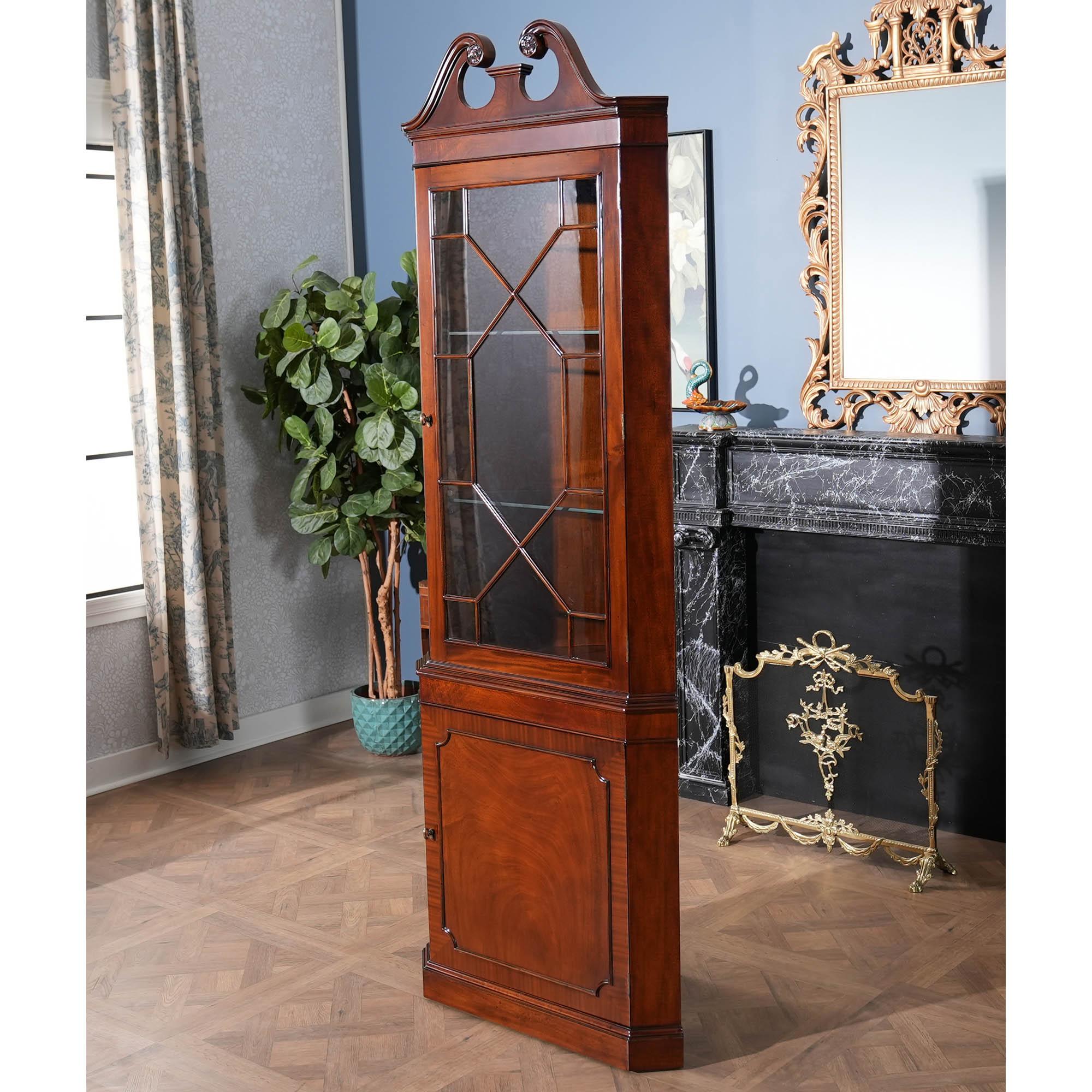 Mahogany Corner Cabinet In New Condition For Sale In Annville, PA
