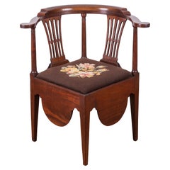 Silla Necesaria de Esquina de Caoba