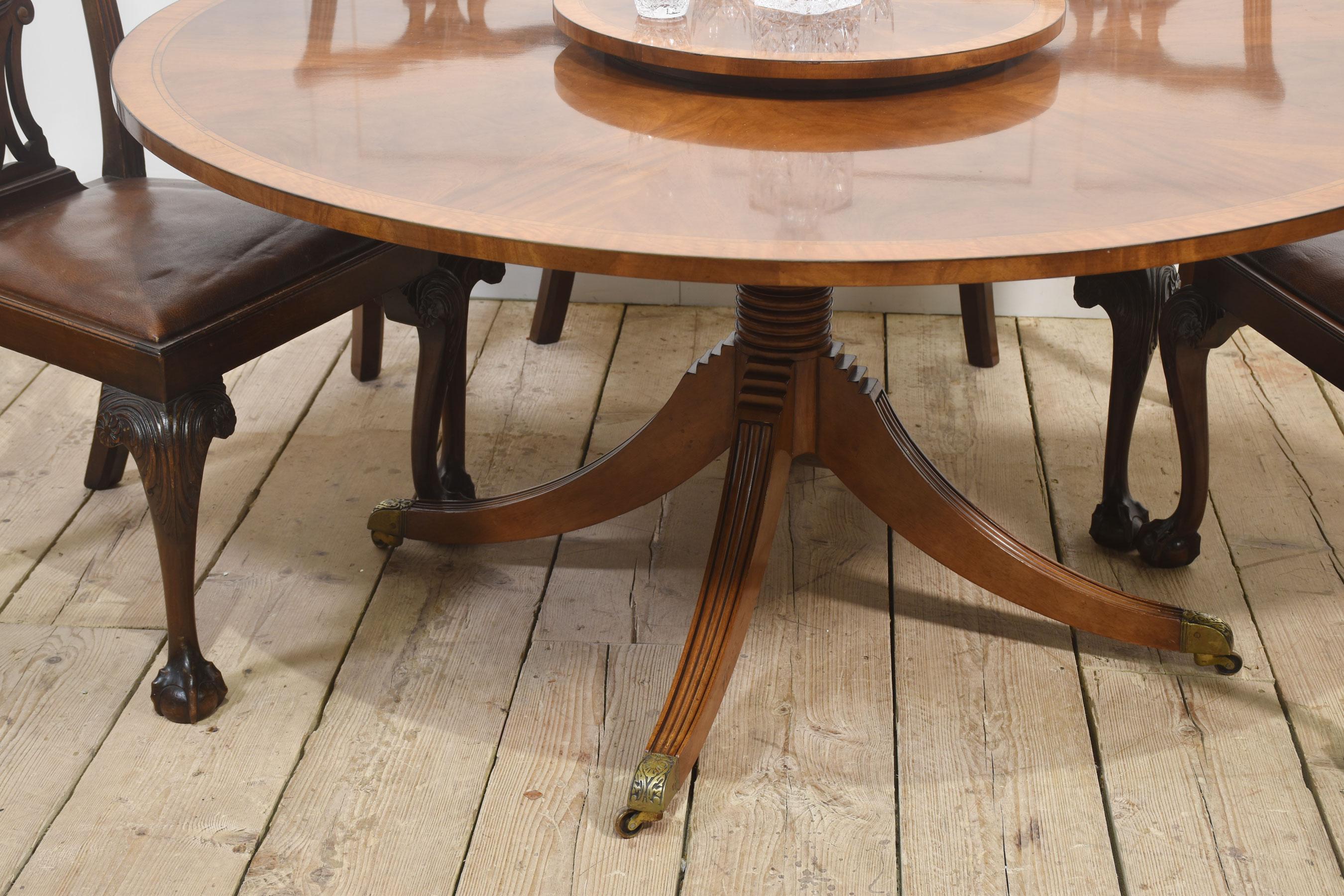 Mesa de comedor circular de caoba con bandas cruzadas en venta 4