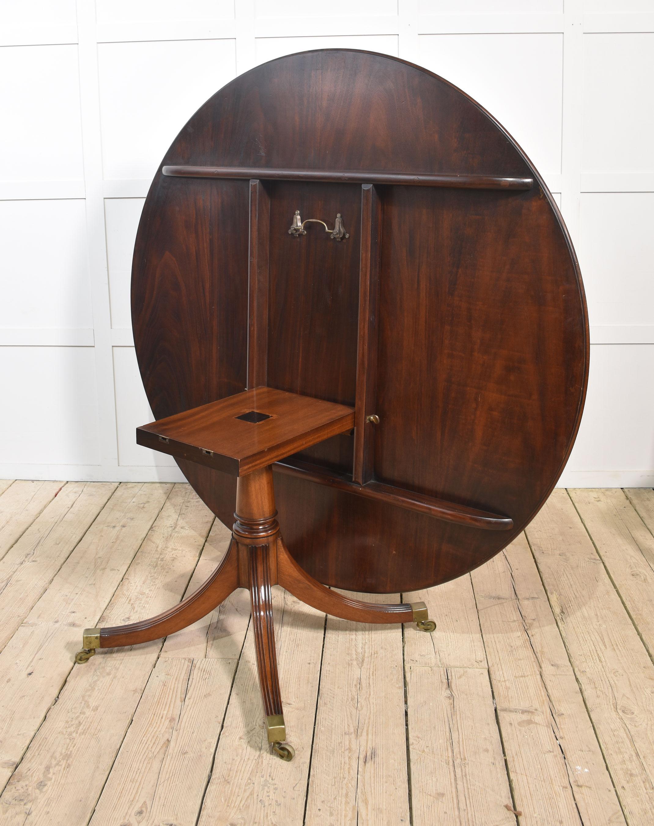 20th Century Mahogany cross banded circular dining table