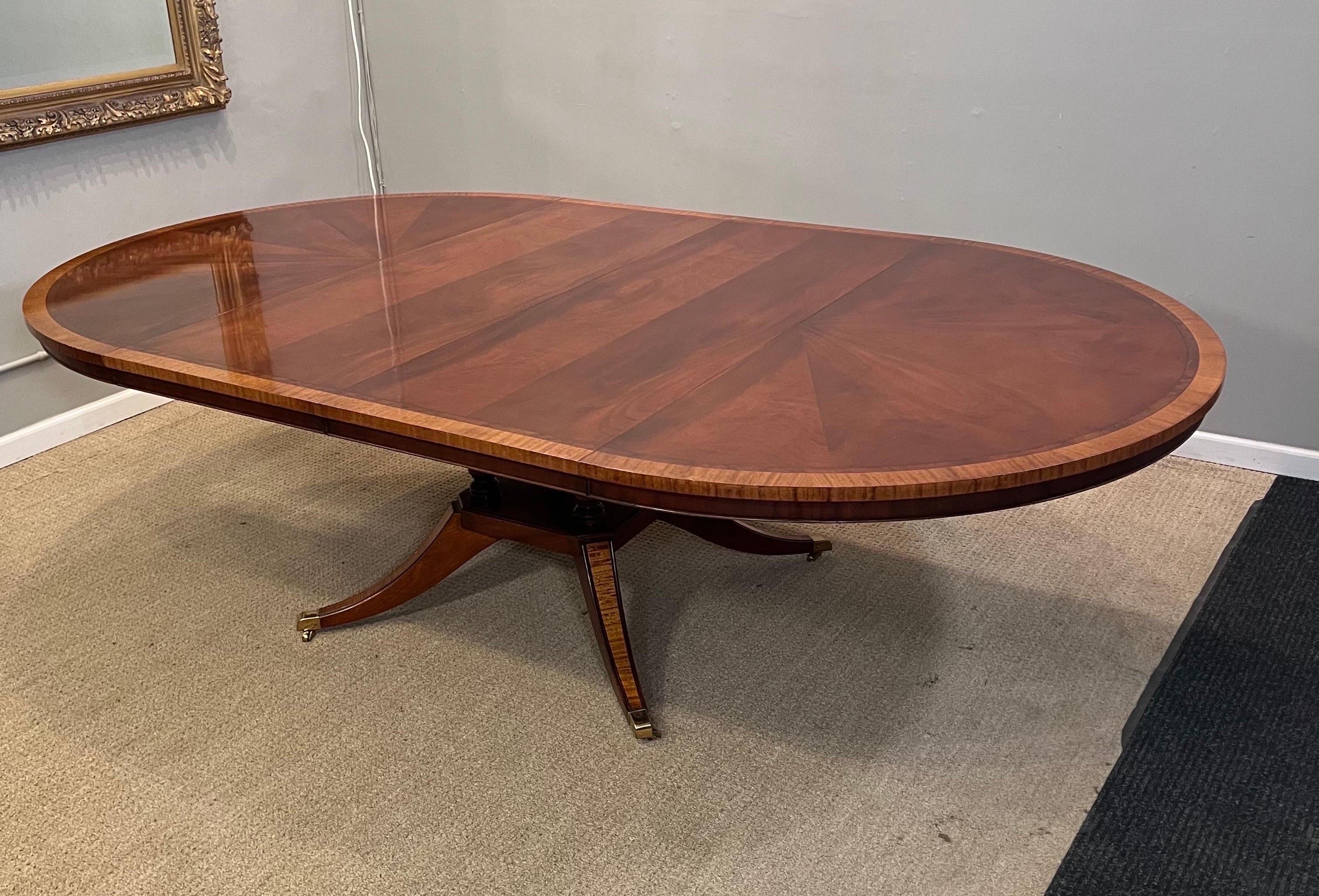 Mahogany & Cross-Banded Single Pedestal Extension, Dining Table with Two Leaves 6