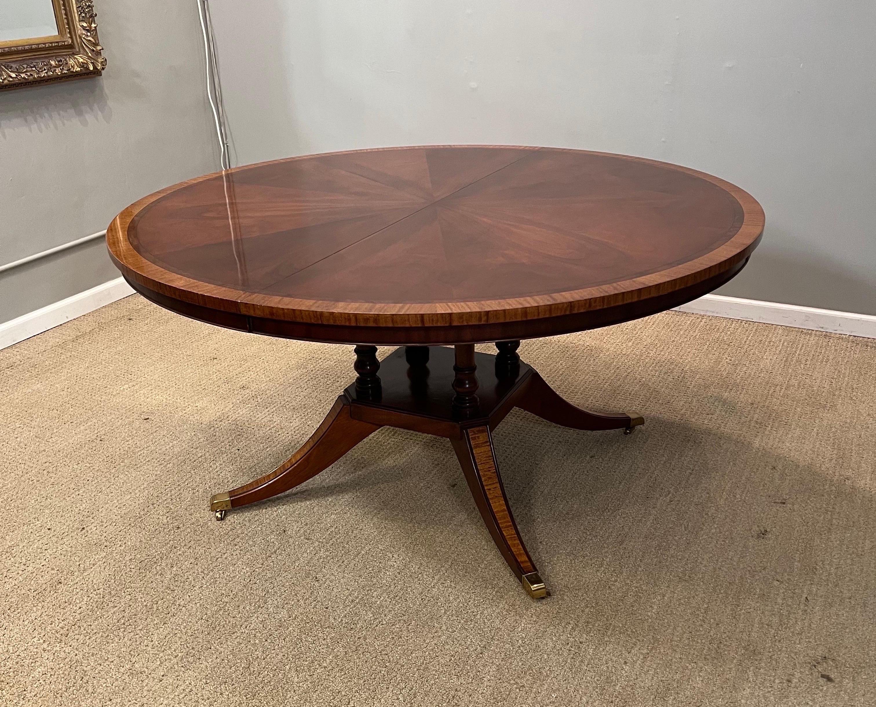 Mahogany & Cross-Banded Single Pedestal Extension, Dining Table with Two Leaves 10