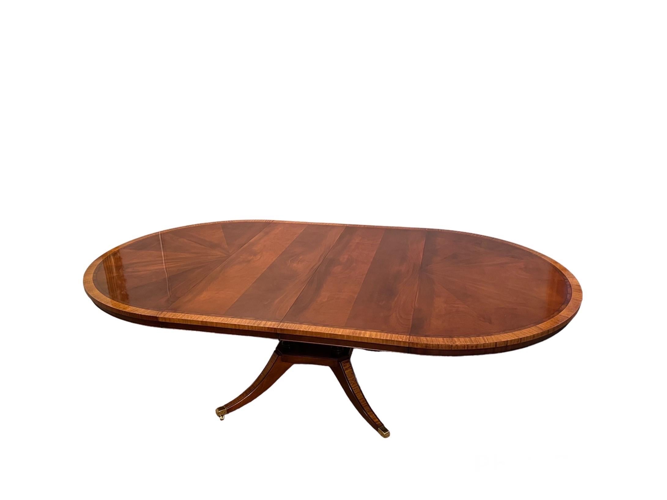 Mahogany & Cross-banded single pedestal extension, dining table with two leaves. This high quality quadruped, single pedestal, dining table. It is the perfect compromise between a circular dining table when closed to an oblong table with two leaves,