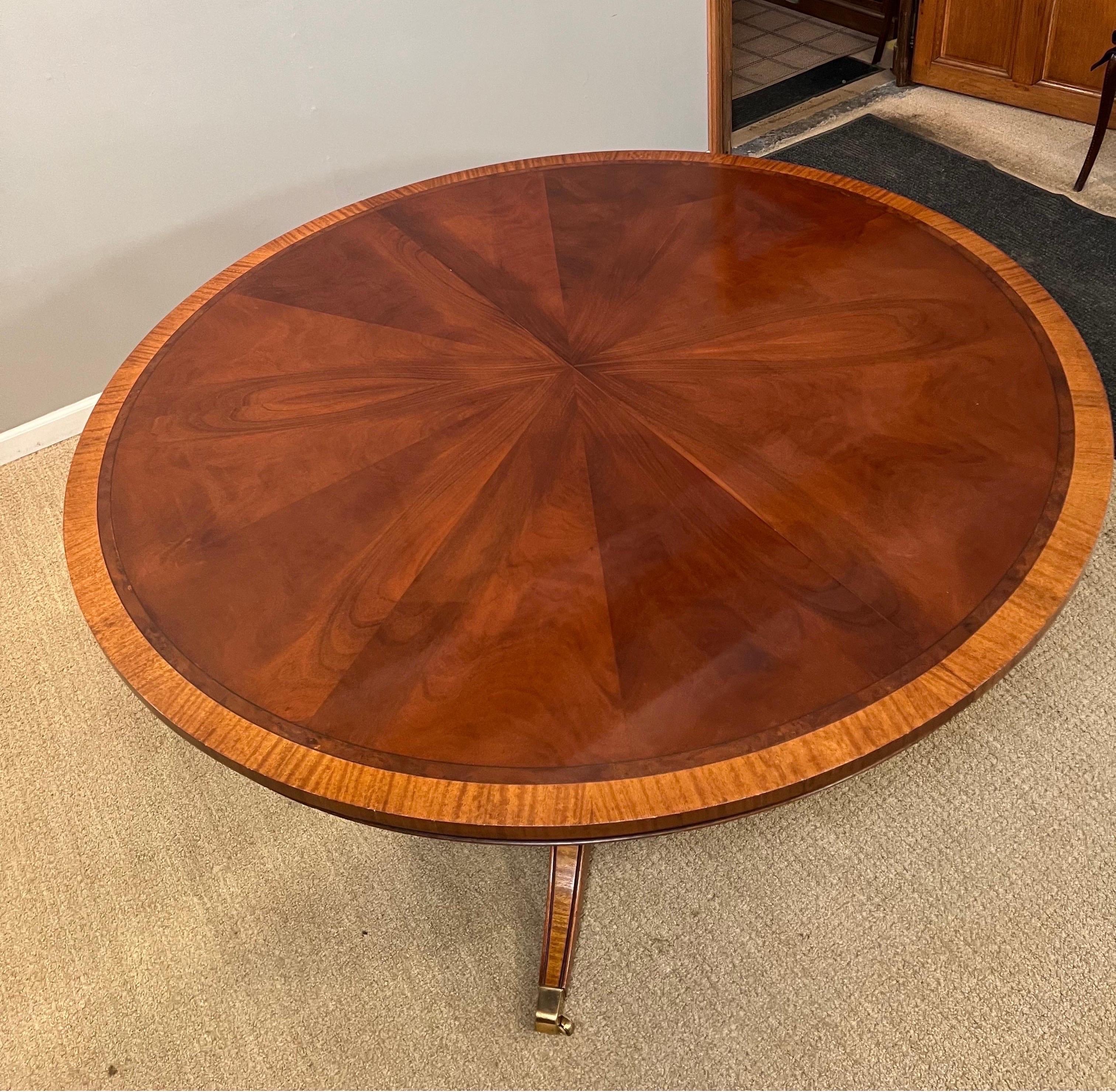 Late 20th Century Mahogany & Cross-Banded Single Pedestal Extension, Dining Table with Two Leaves
