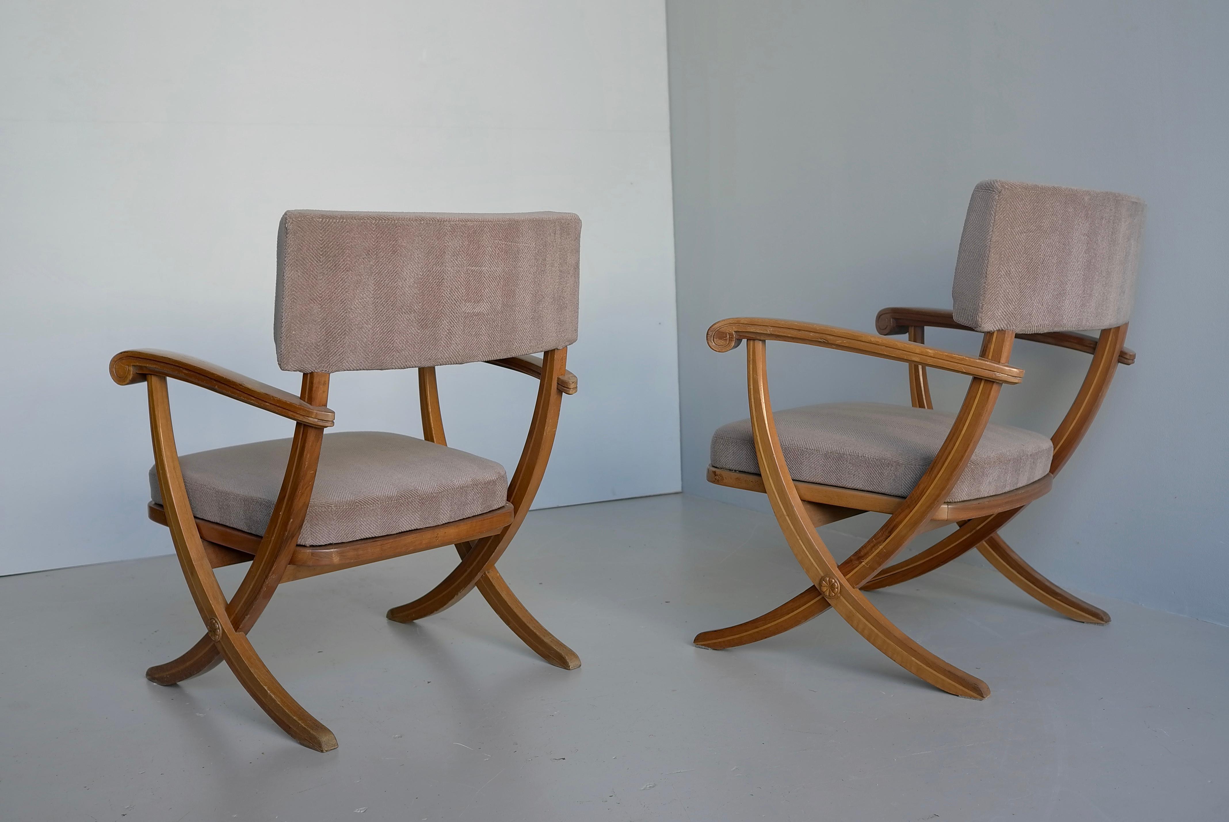 Poltrone neoclassiche con struttura a croce in mogano, Francia, anni '50 in vendita 5