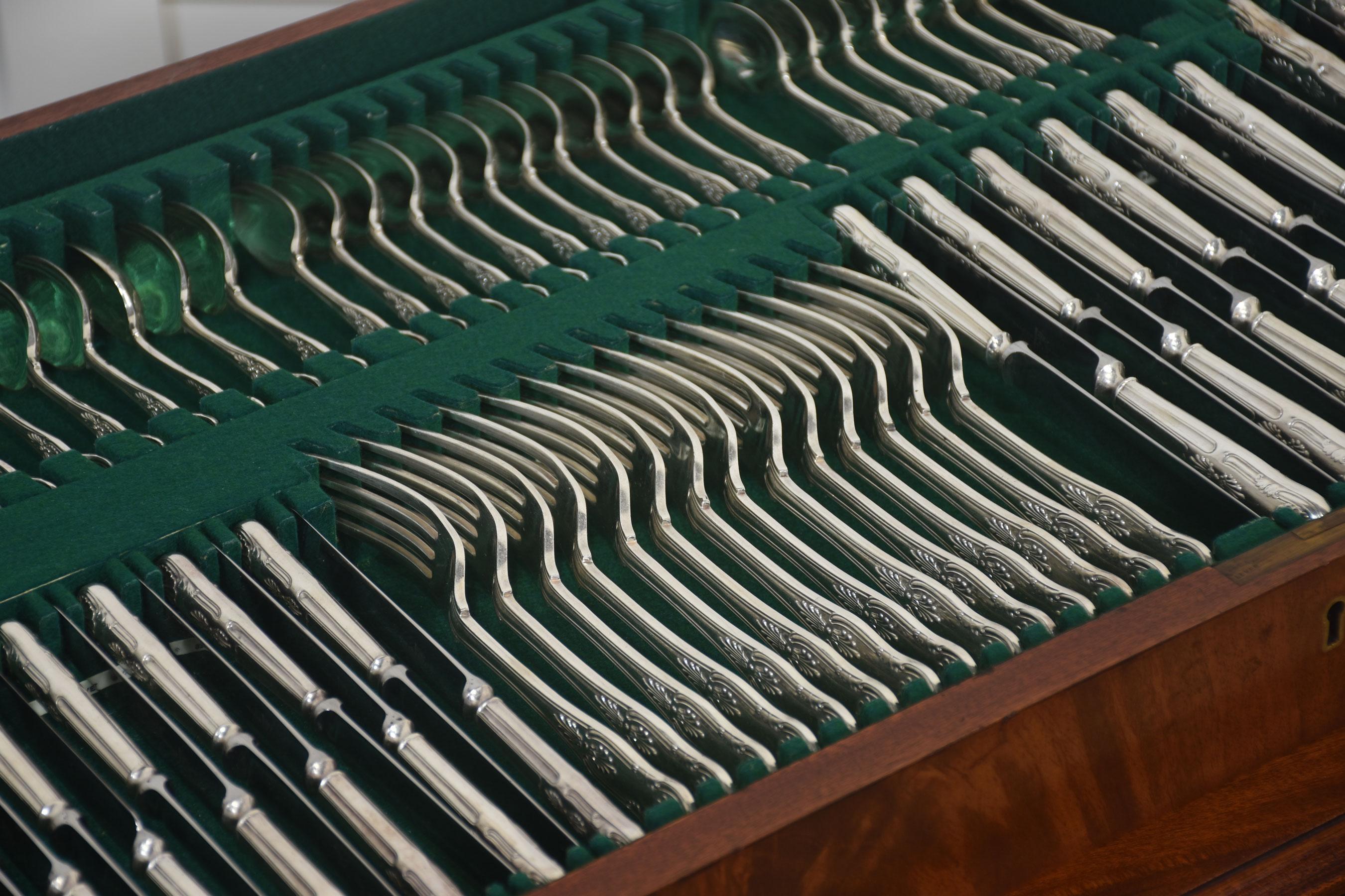 Cassettiera per posate in mogano di Walker & Hall, Sheffield in vendita 2