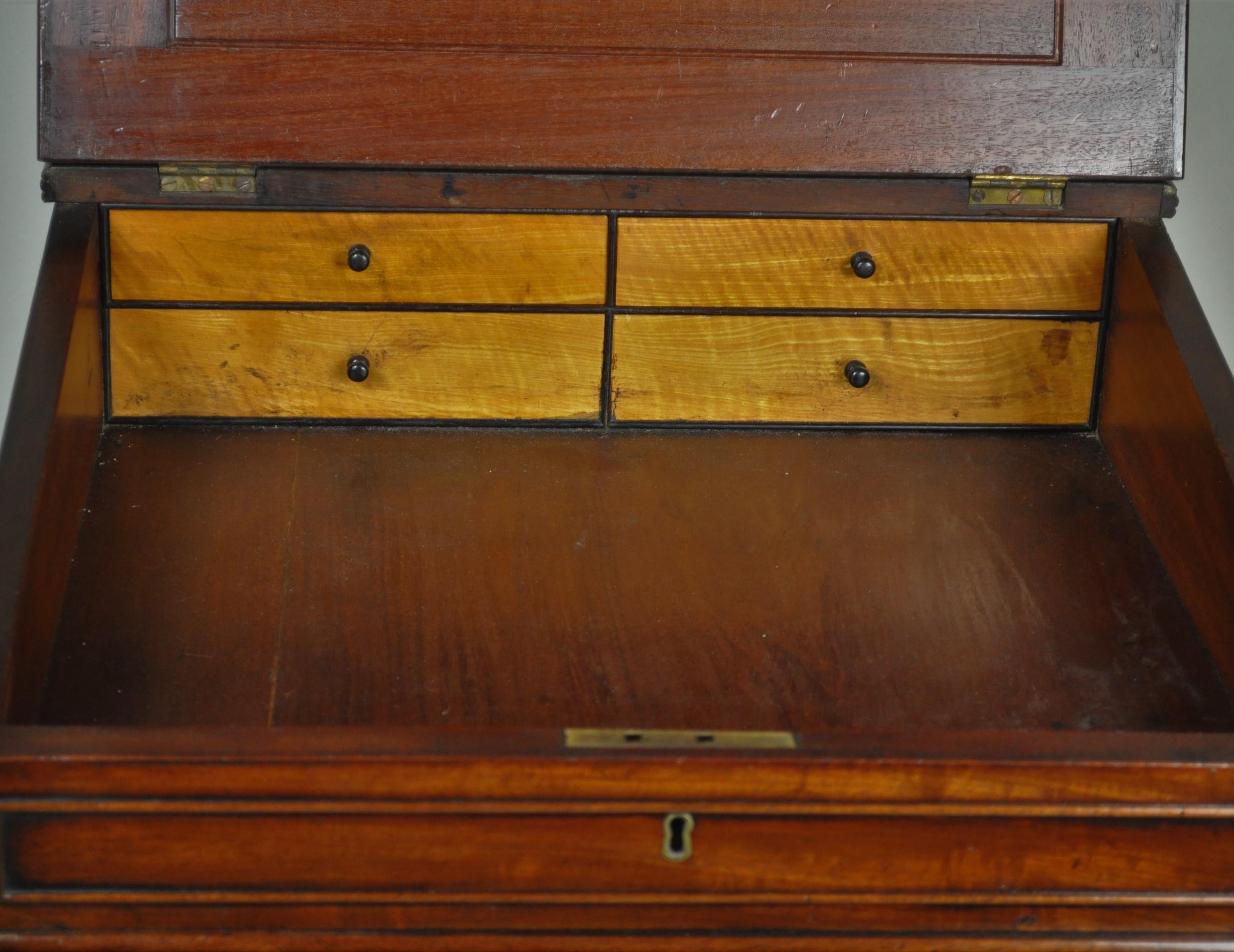 Mahogany Davenport Attributed to Gillows In Good Condition For Sale In Folkestone, GB