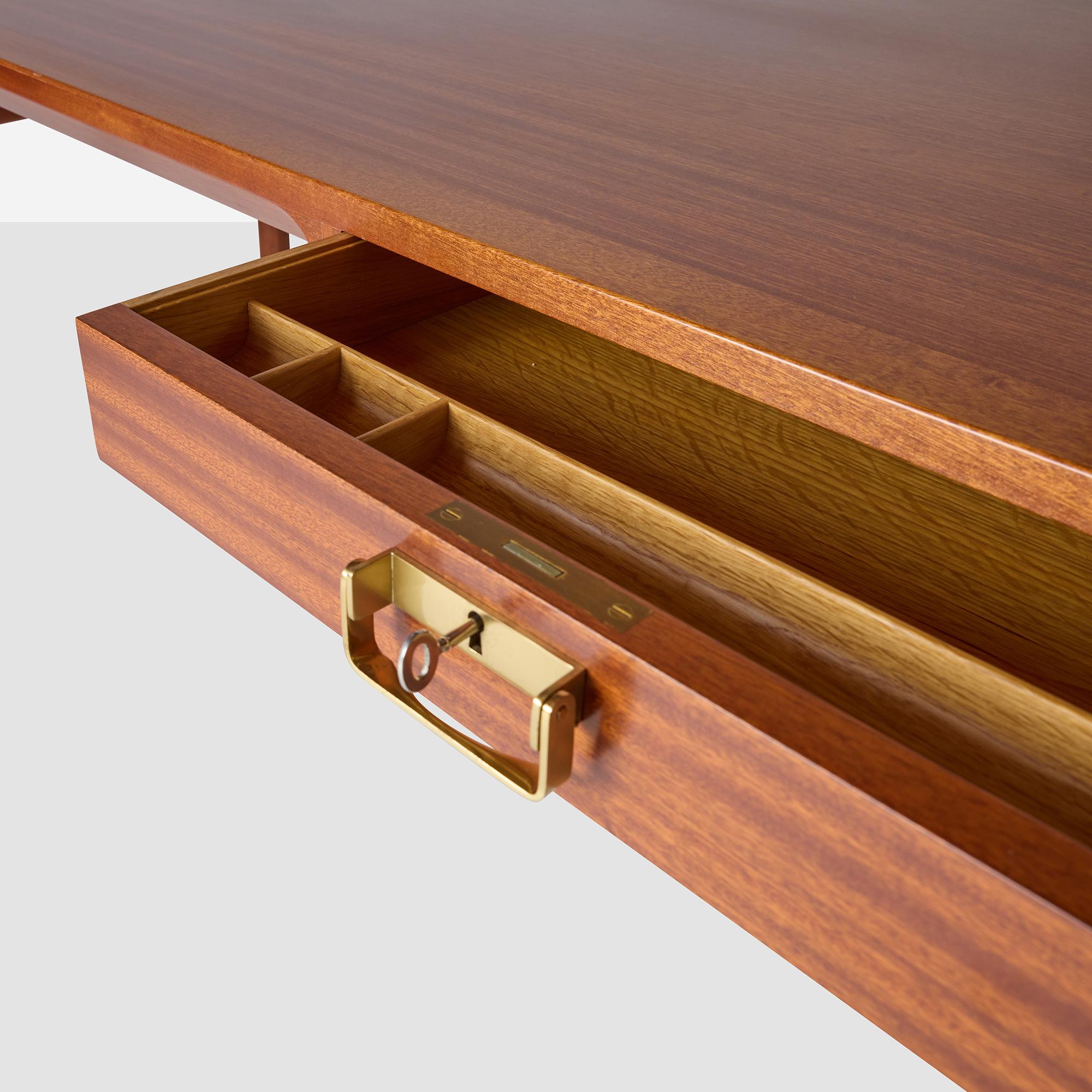 Mahogany Desk by Bernt Petersen for Dansk Mobelkunst in vendita 1