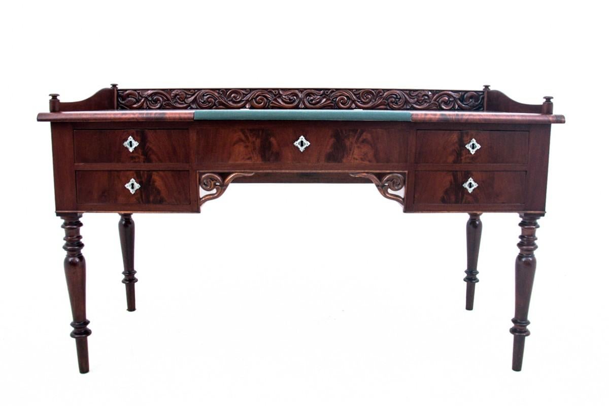 Mahogany Desk, Northern Europe, circa 1880, After Restoration In Good Condition In Chorzów, PL