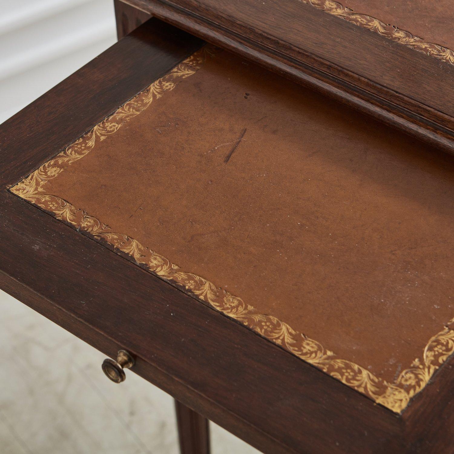 Mahogany Desk With Inlaid Leather Top and Gold Leaf Details, Early 20th Century In Good Condition In Chicago, IL