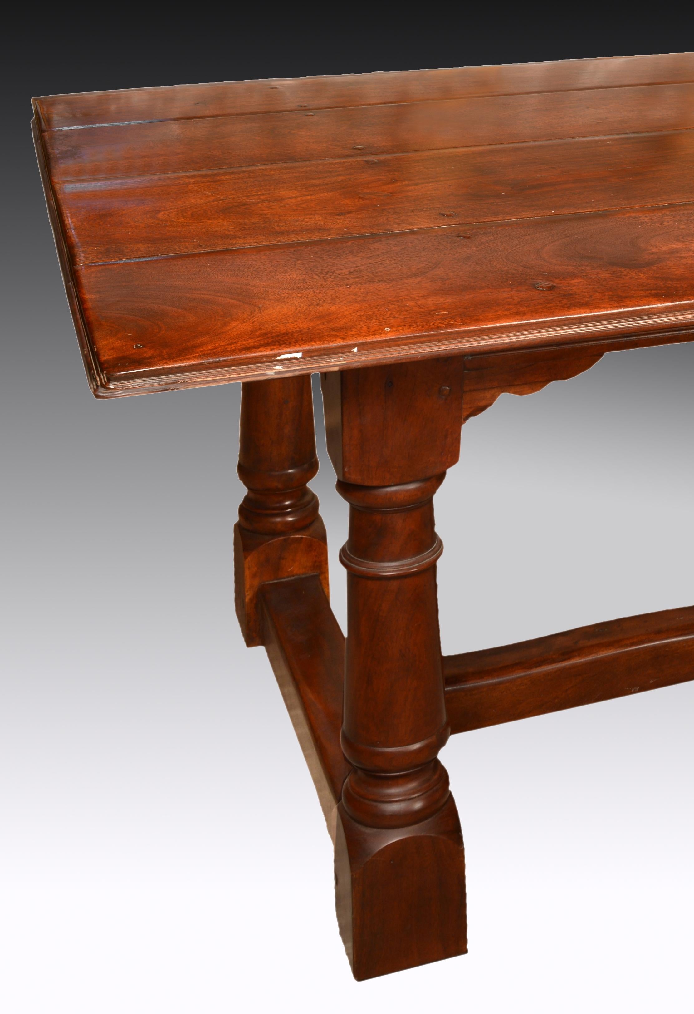 Other Mahogany Dining Table. 20th Century For Sale