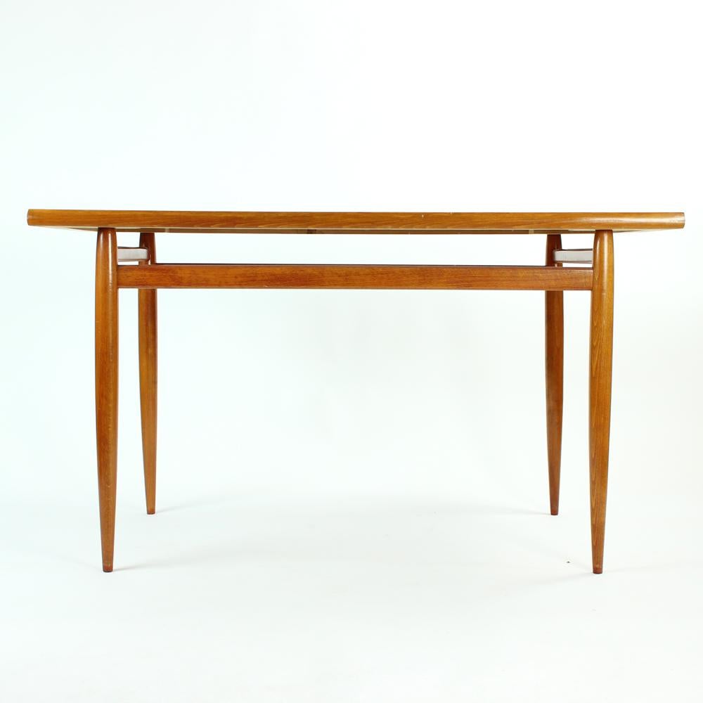 Table à manger tchécoslovaque des années 1970 en vente 4