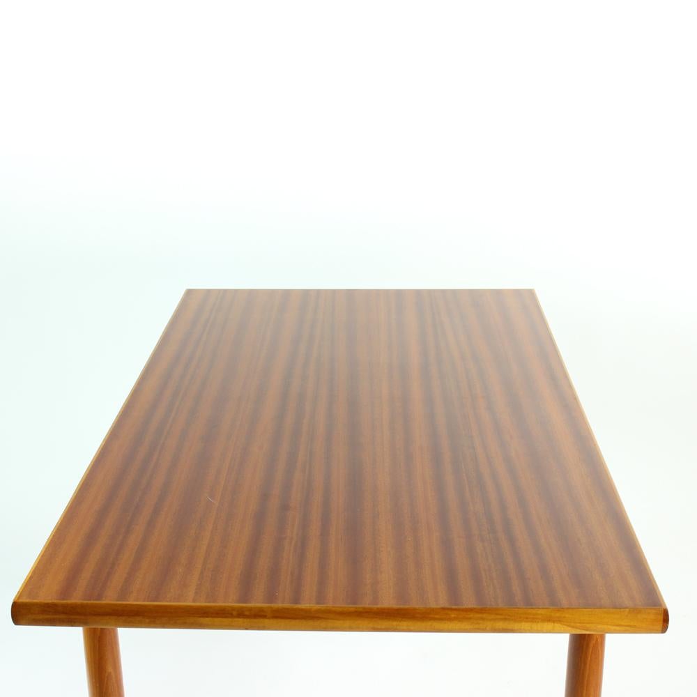 Table à manger tchécoslovaque des années 1970 en vente 7