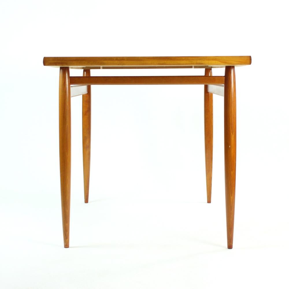 Mid-Century Modern Table à manger tchécoslovaque des années 1970 en vente