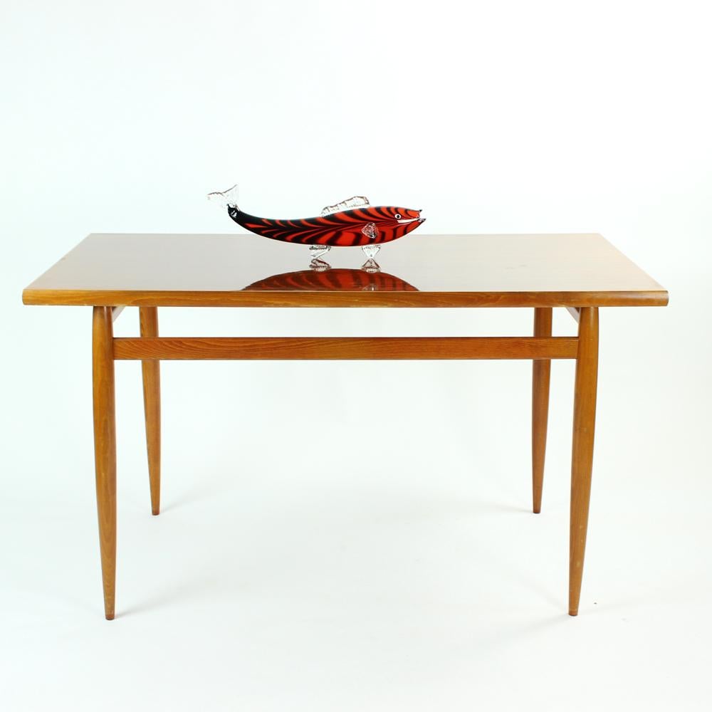 Acajou Table à manger tchécoslovaque des années 1970 en vente