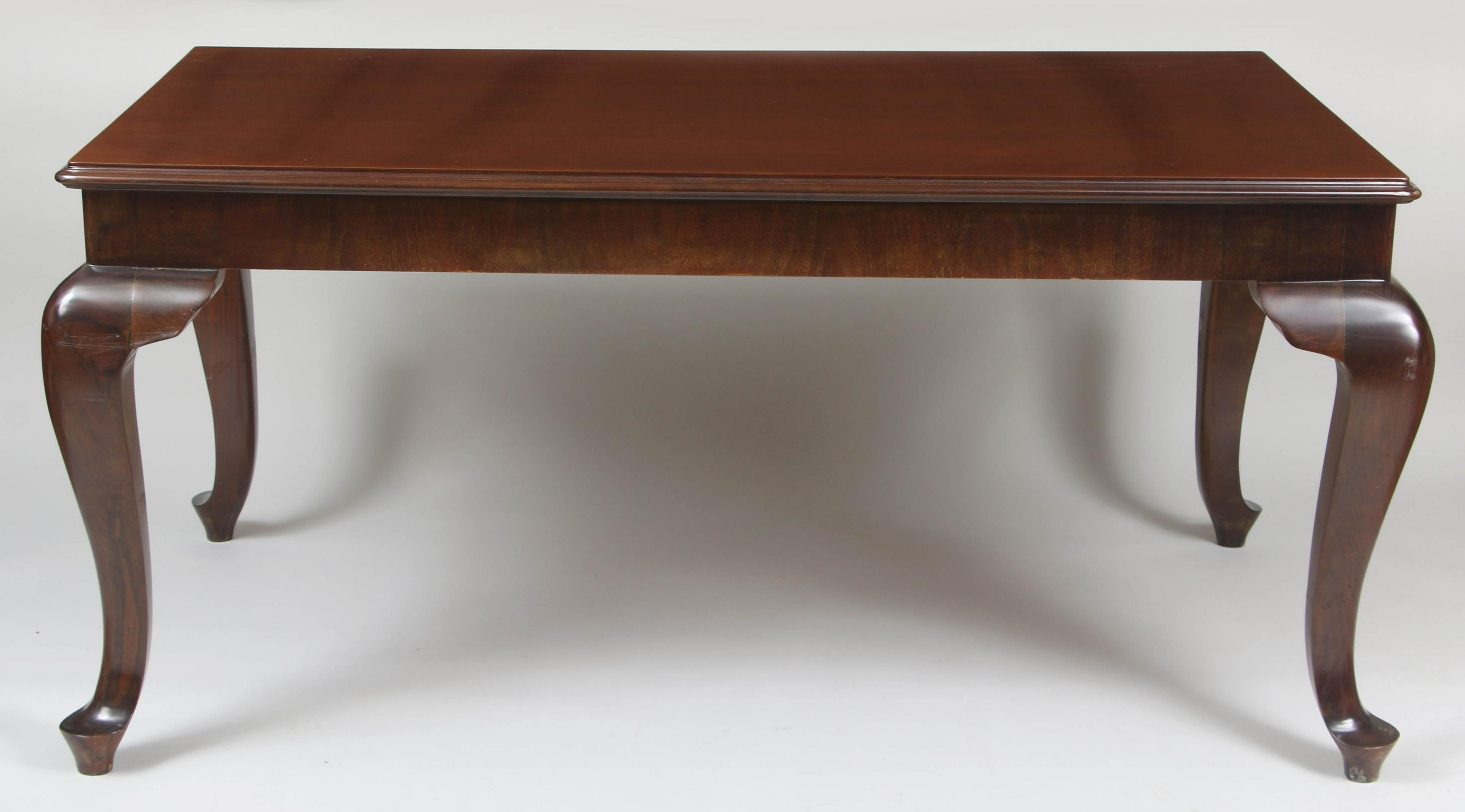Mahogany dining table with cabriole legs with pullout / pull-out drawer.