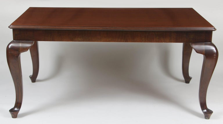Mahogany Dining Table with Cabriole Legs For Sale at 1stDibs