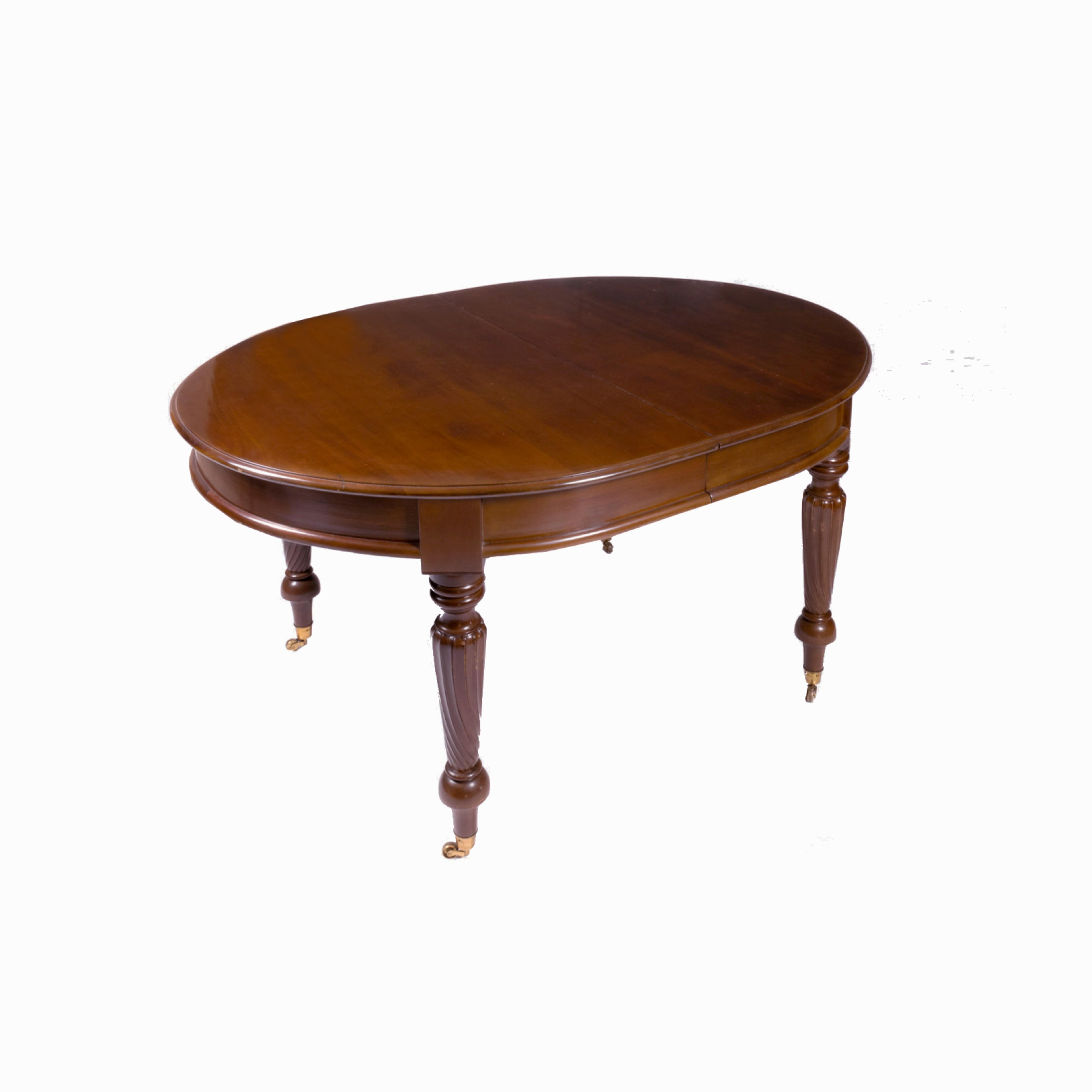 A Portuguese mahogany dining table from the early 1900s, with shakes and turned legs on castors with extensions and third pair of legs that retracts to create stability in the style of Queen Maria the I, inspired by the british asthetic of the