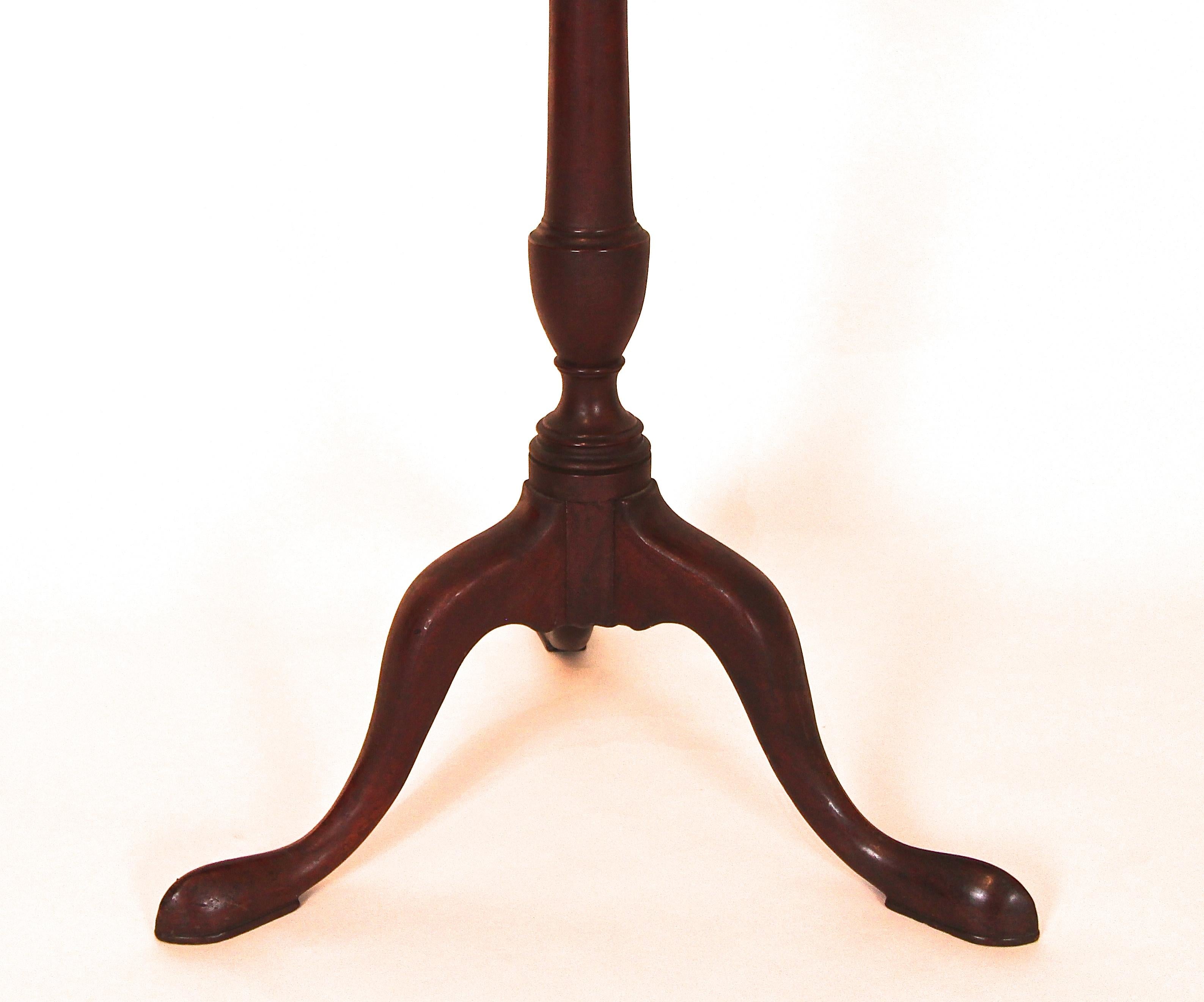 Mahogany Dish Top Candlestand In Good Condition For Sale In West Chester, PA