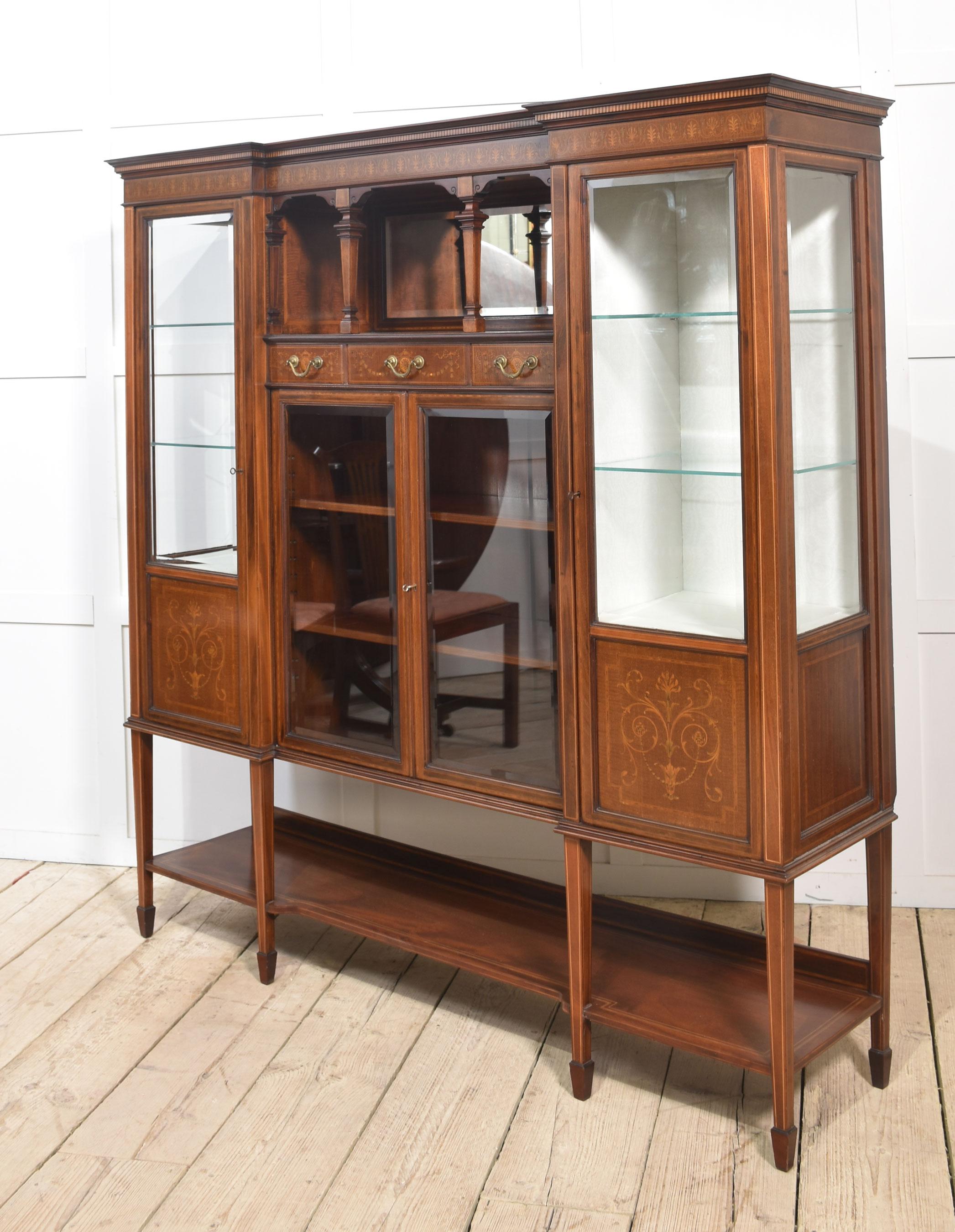 Mahogany display cabinet by Maple and Co For Sale 4