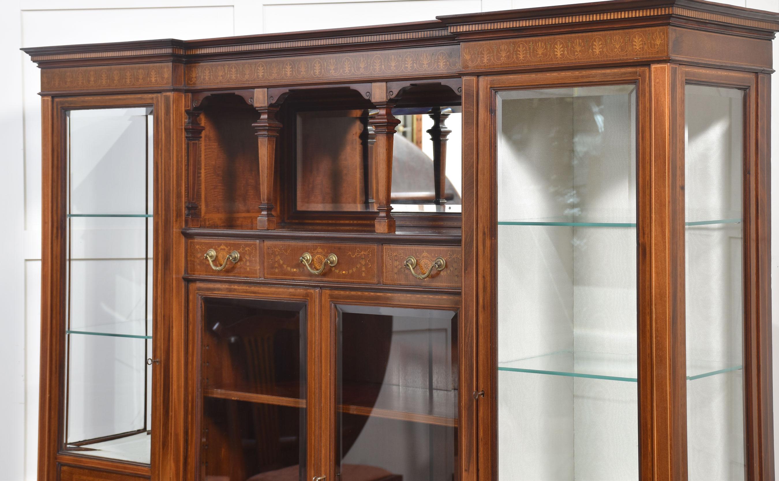 Mahogany display cabinet by Maple and Co For Sale 5