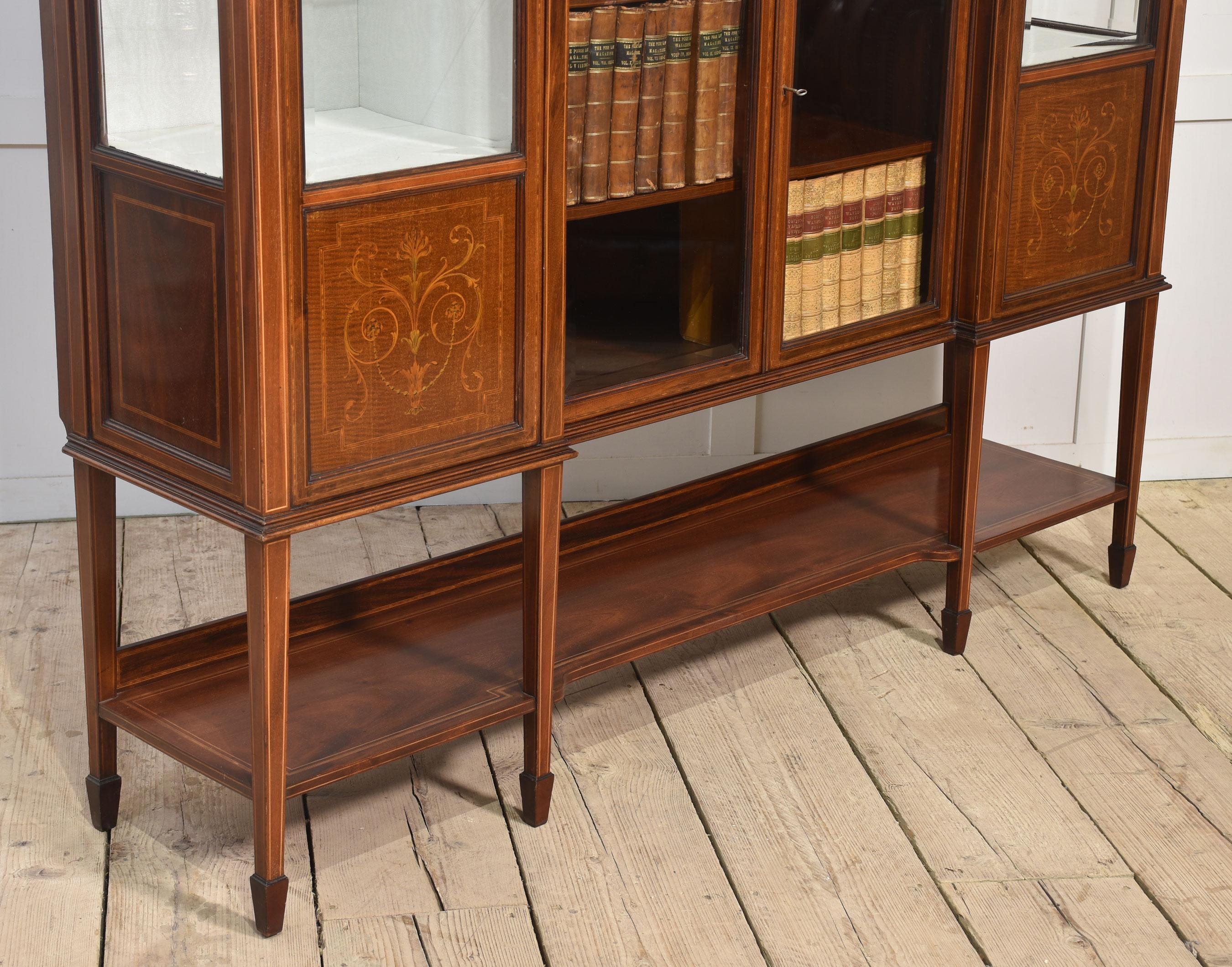 Mahogany display cabinet by Maple and Co For Sale 3
