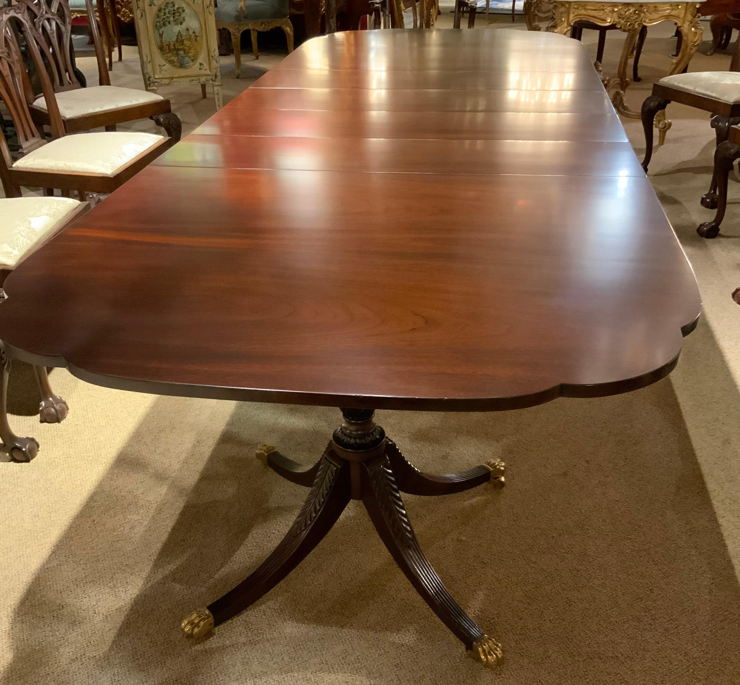 Mahogany double pedestal george III - style dining table with four leaves In Excellent Condition In Houston, TX
