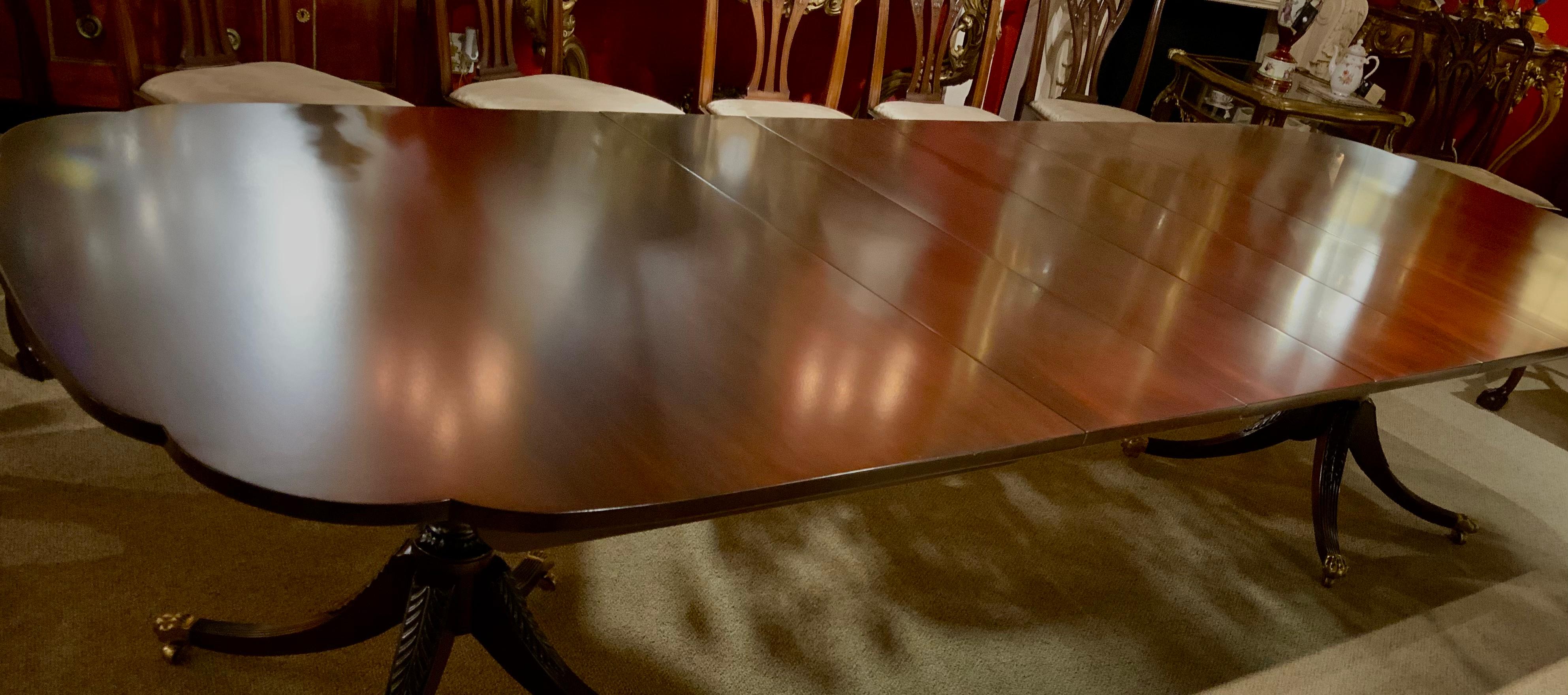 Mahogany double pedestal george III - style dining table with four leaves 2