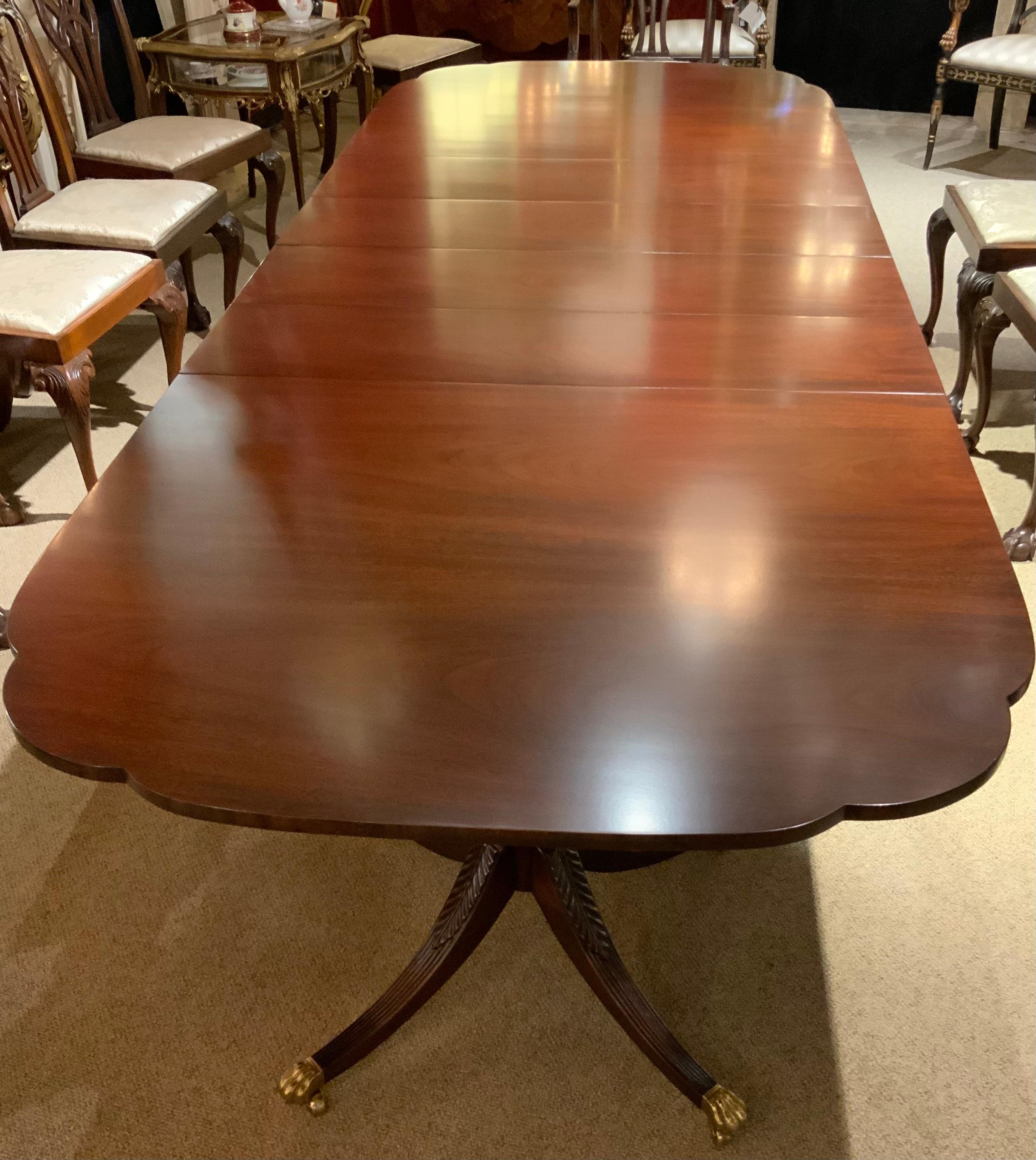 Mahogany double pedestal george III - style dining table with four leaves 3