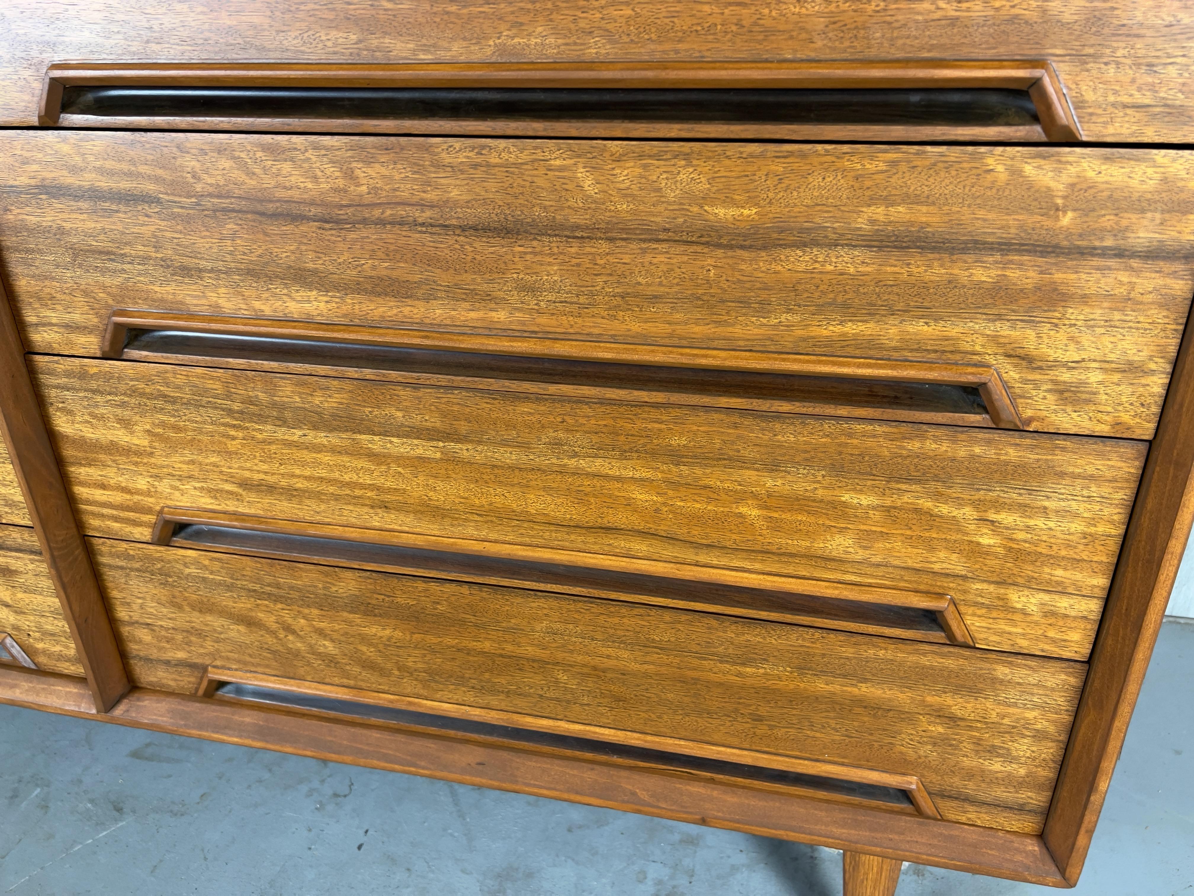 Mahogany Dresser for Drexel Perspective  In Good Condition For Sale In Denton, TX