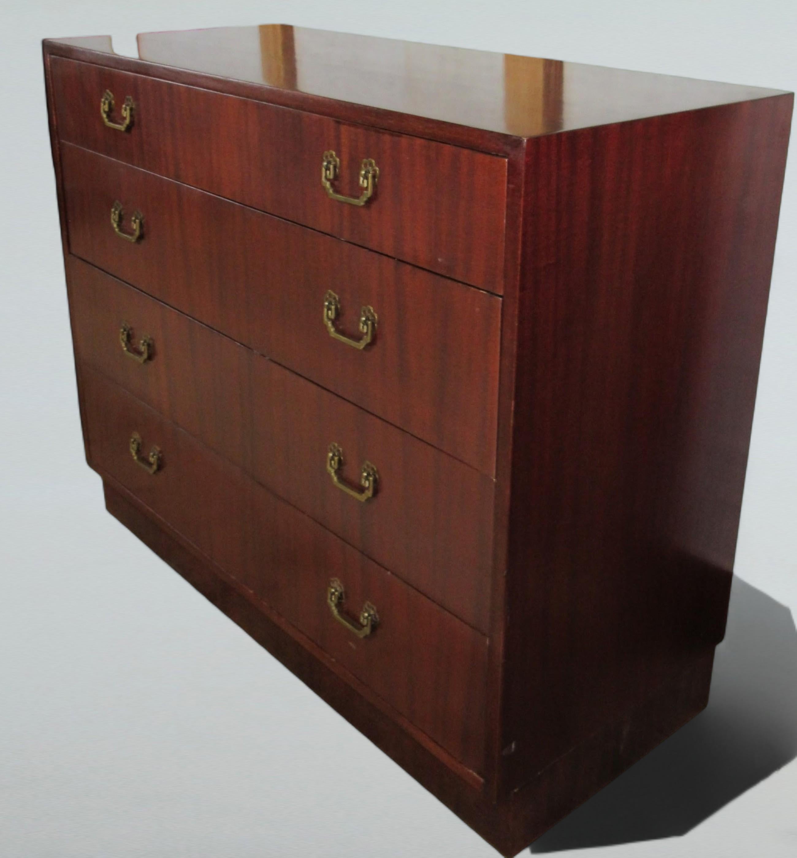 Mahogany Dressers Four-Drawer Matched Pair, 1940s For Sale 2