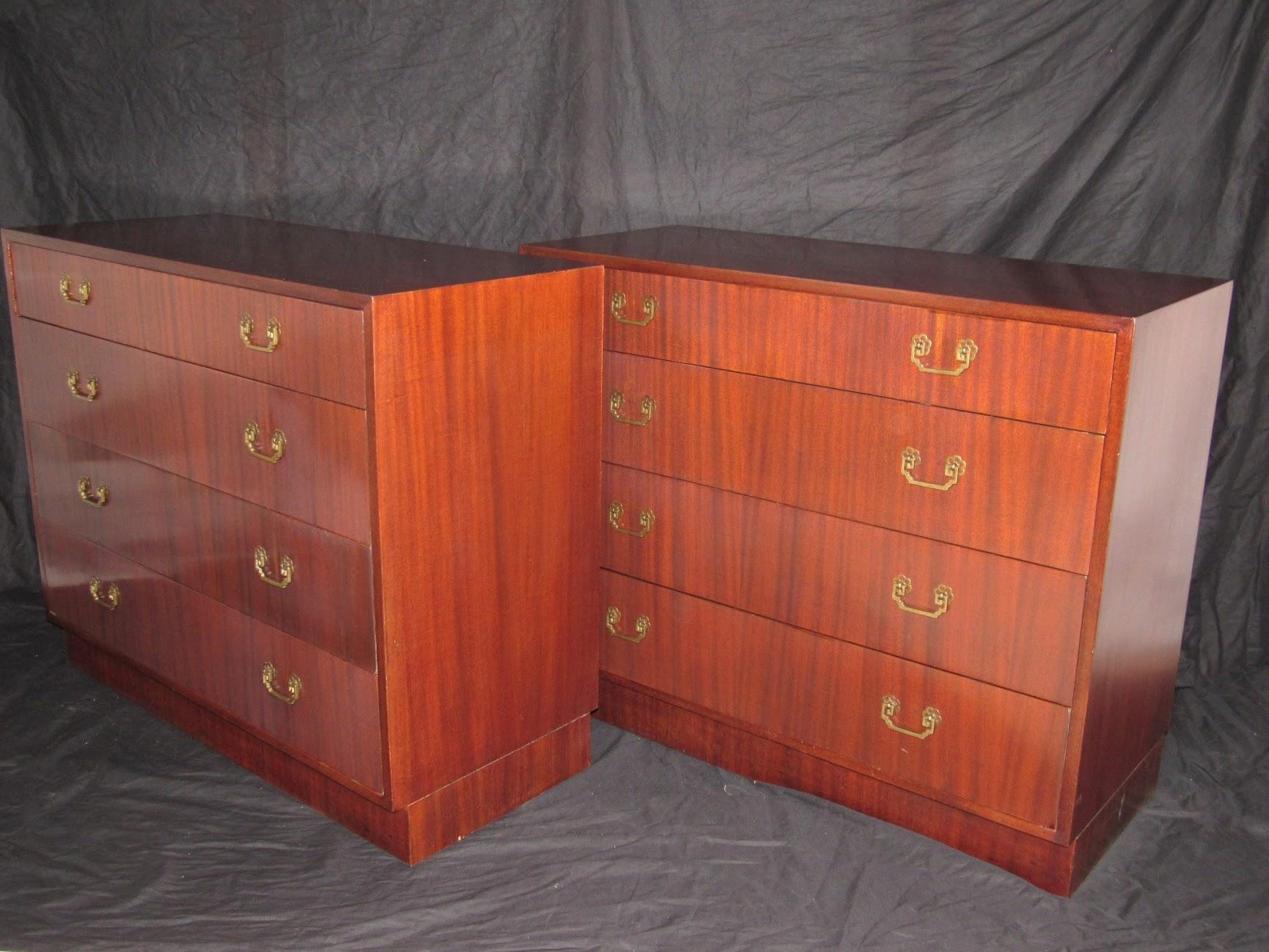 Veneer Mahogany Dressers Four-Drawer Matched Pair, 1940s For Sale