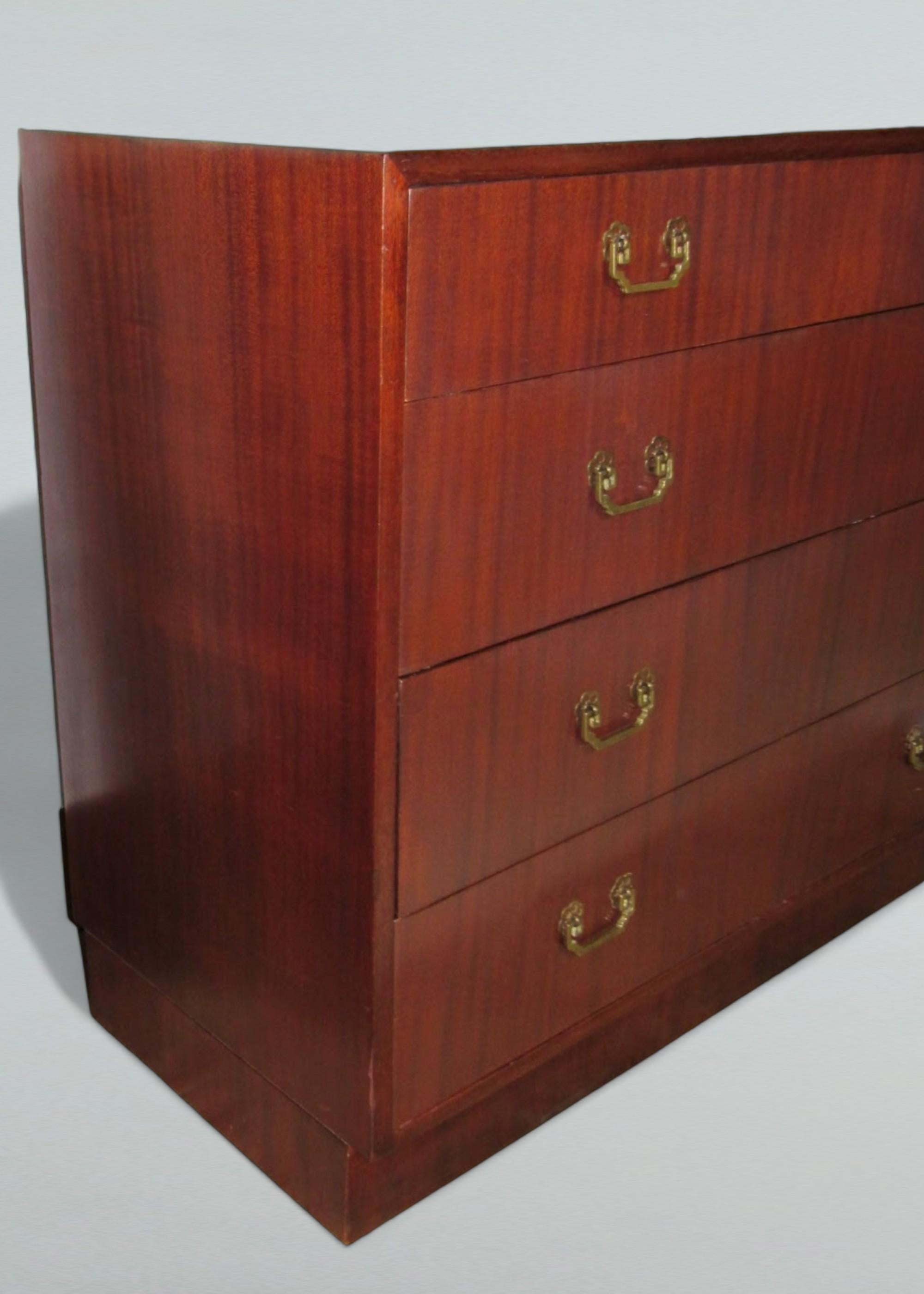 Mahogany Dressers Four-Drawer Matched Pair, 1940s For Sale 1