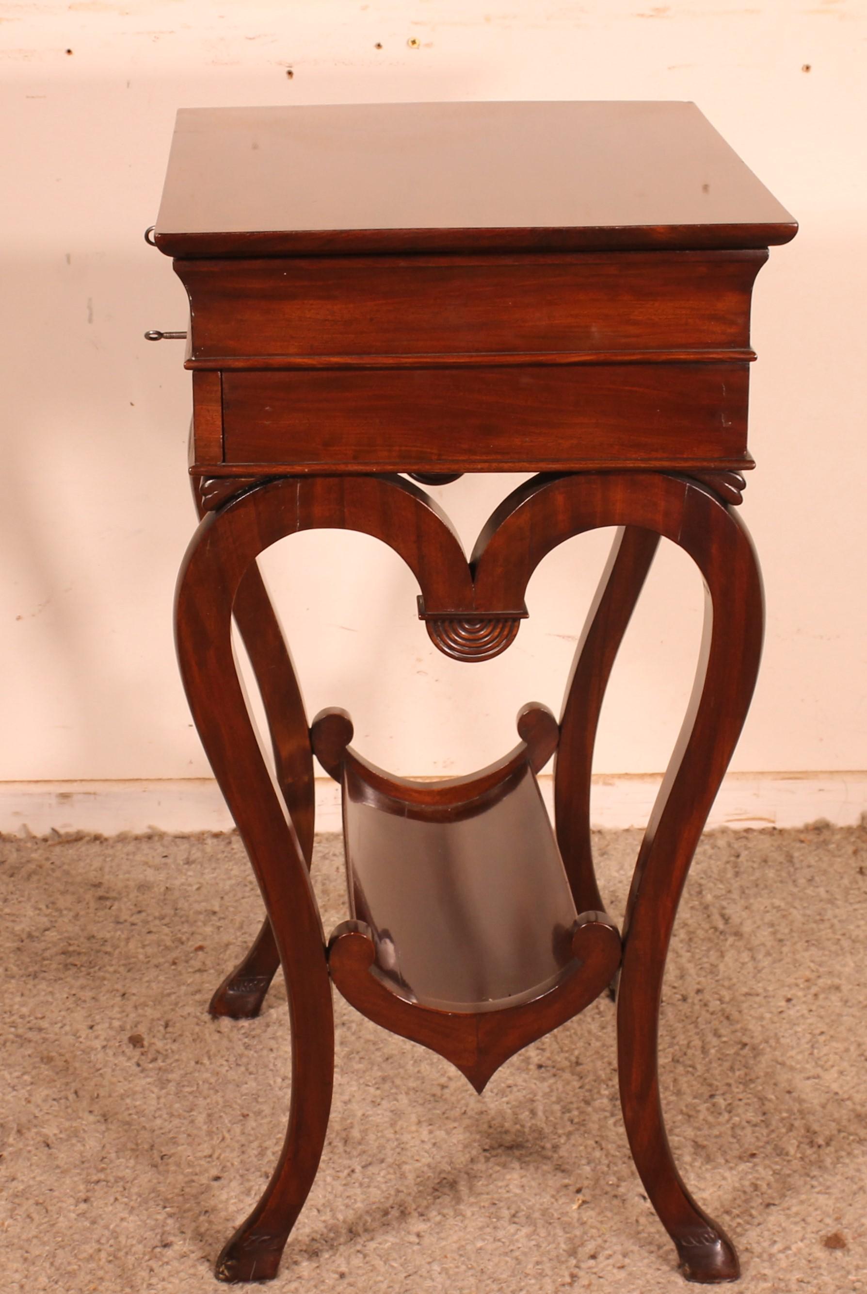 Mahogany Dressing Table -19th Century For Sale 5