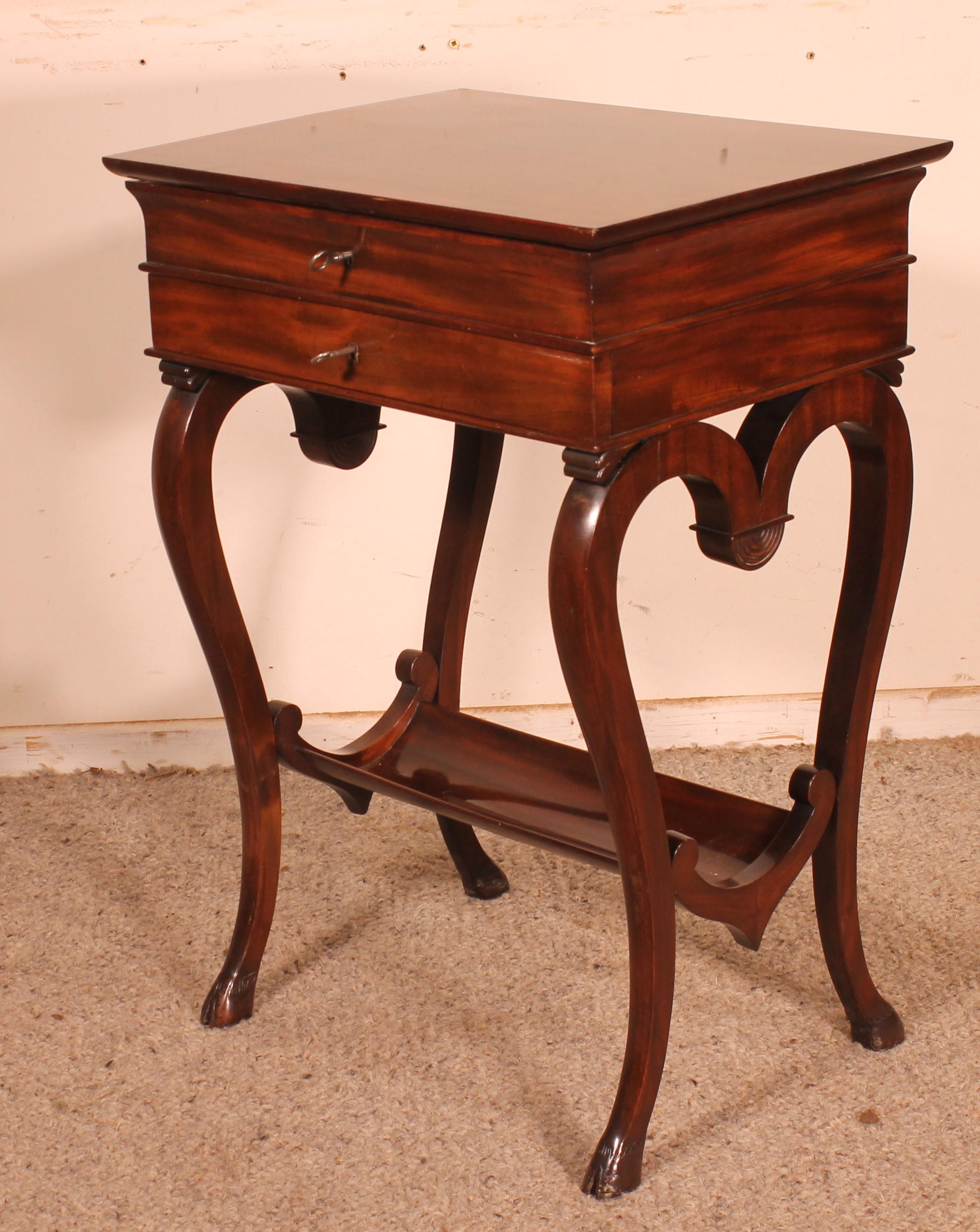Mahogany Dressing Table -19th Century For Sale 6