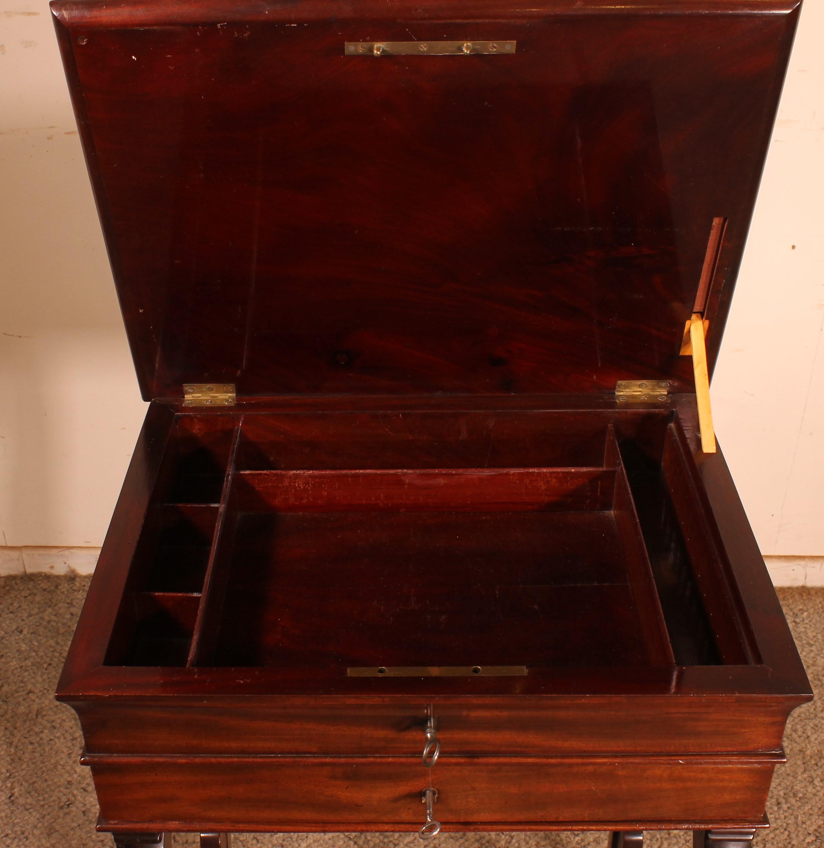 Victorian Mahogany Dressing Table -19th Century For Sale