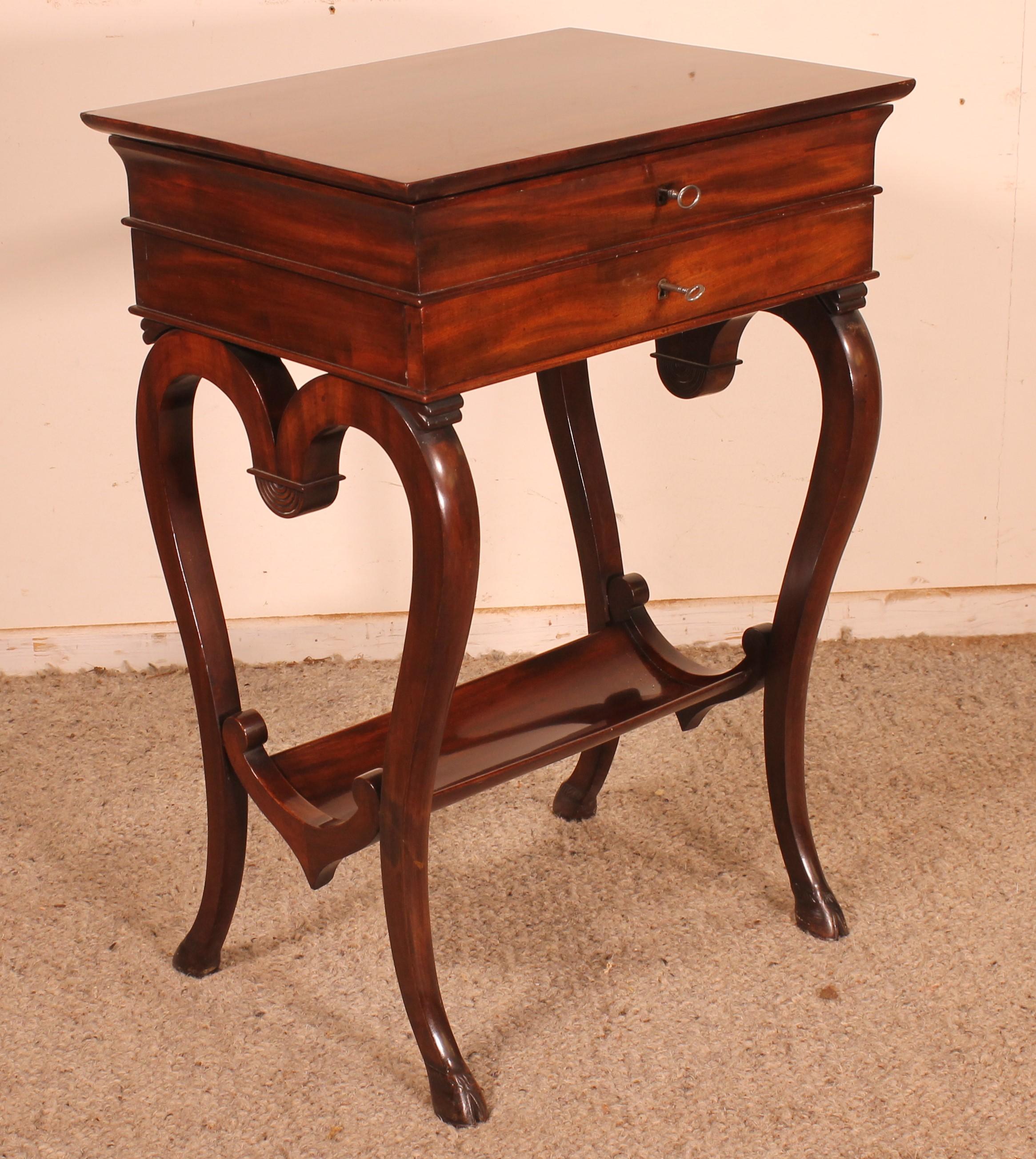 Mahogany Dressing Table -19th Century For Sale 2
