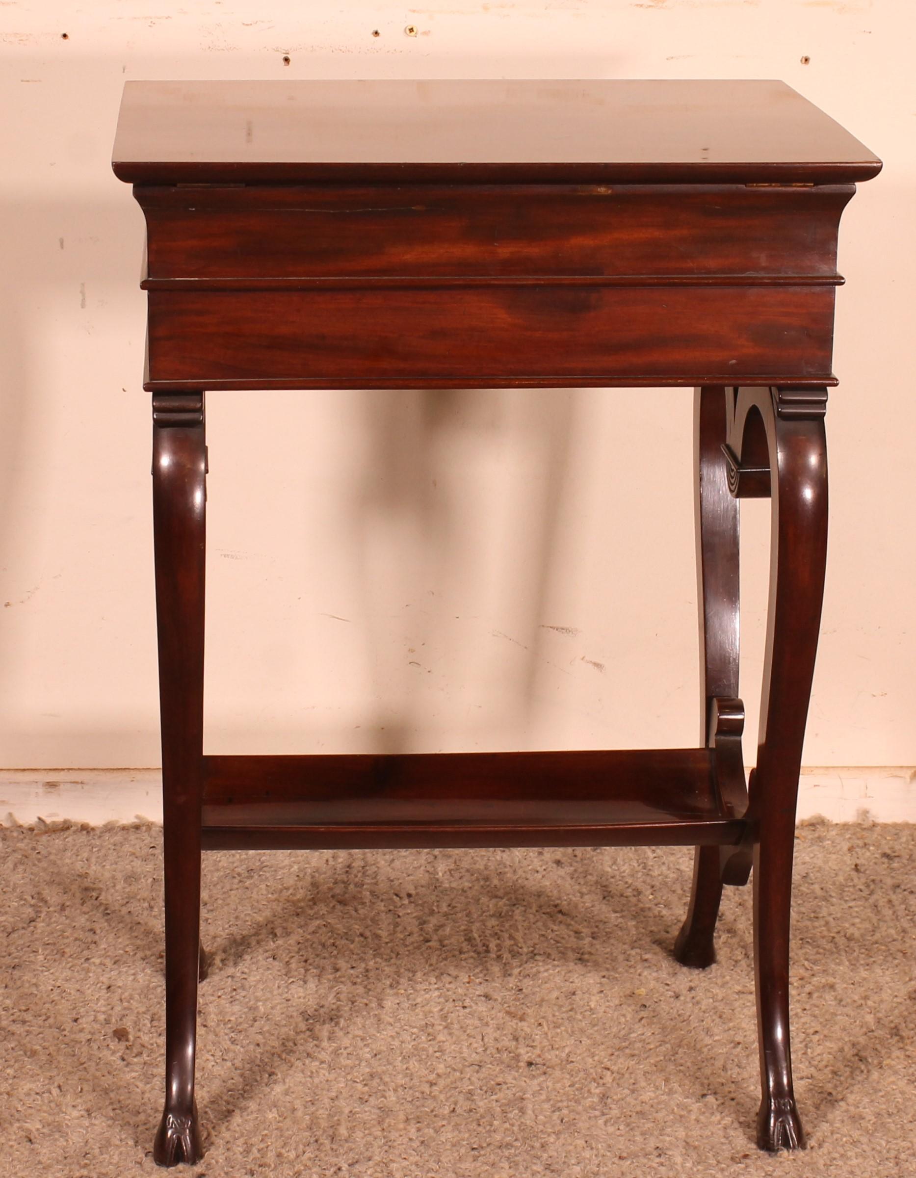 Mahogany Dressing Table -19th Century For Sale 4