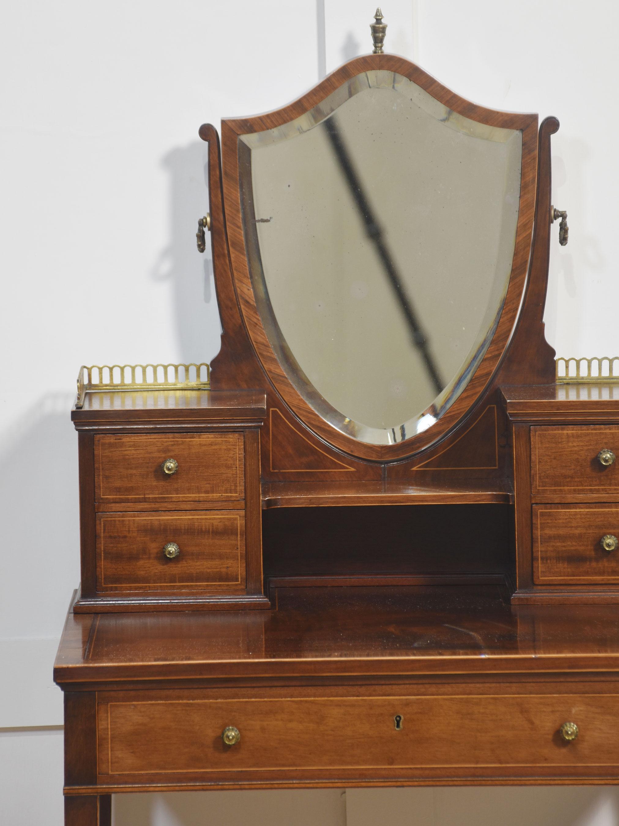 Britannique Coiffeuse en acajou en vente