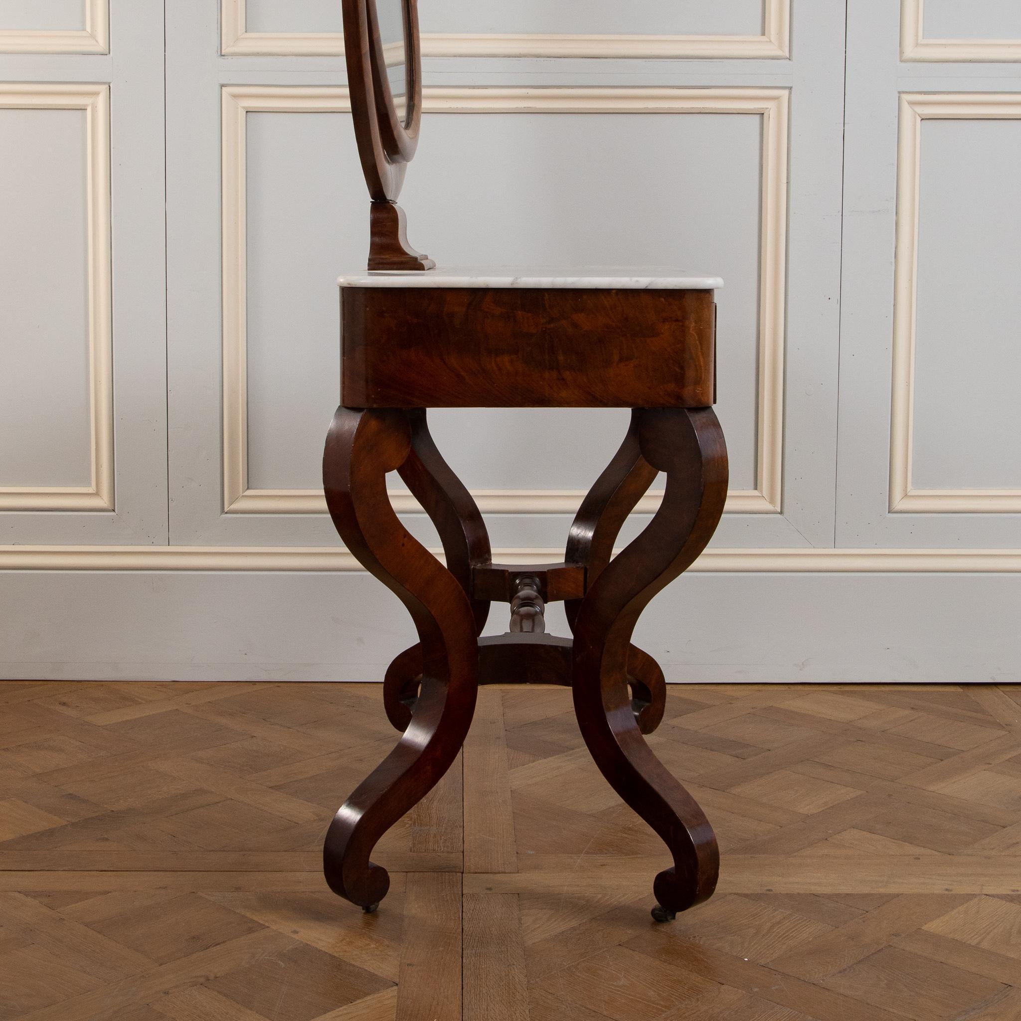 Table de coiffeuse/table de toilette en acajou du début du XIXe siècle en vente 5