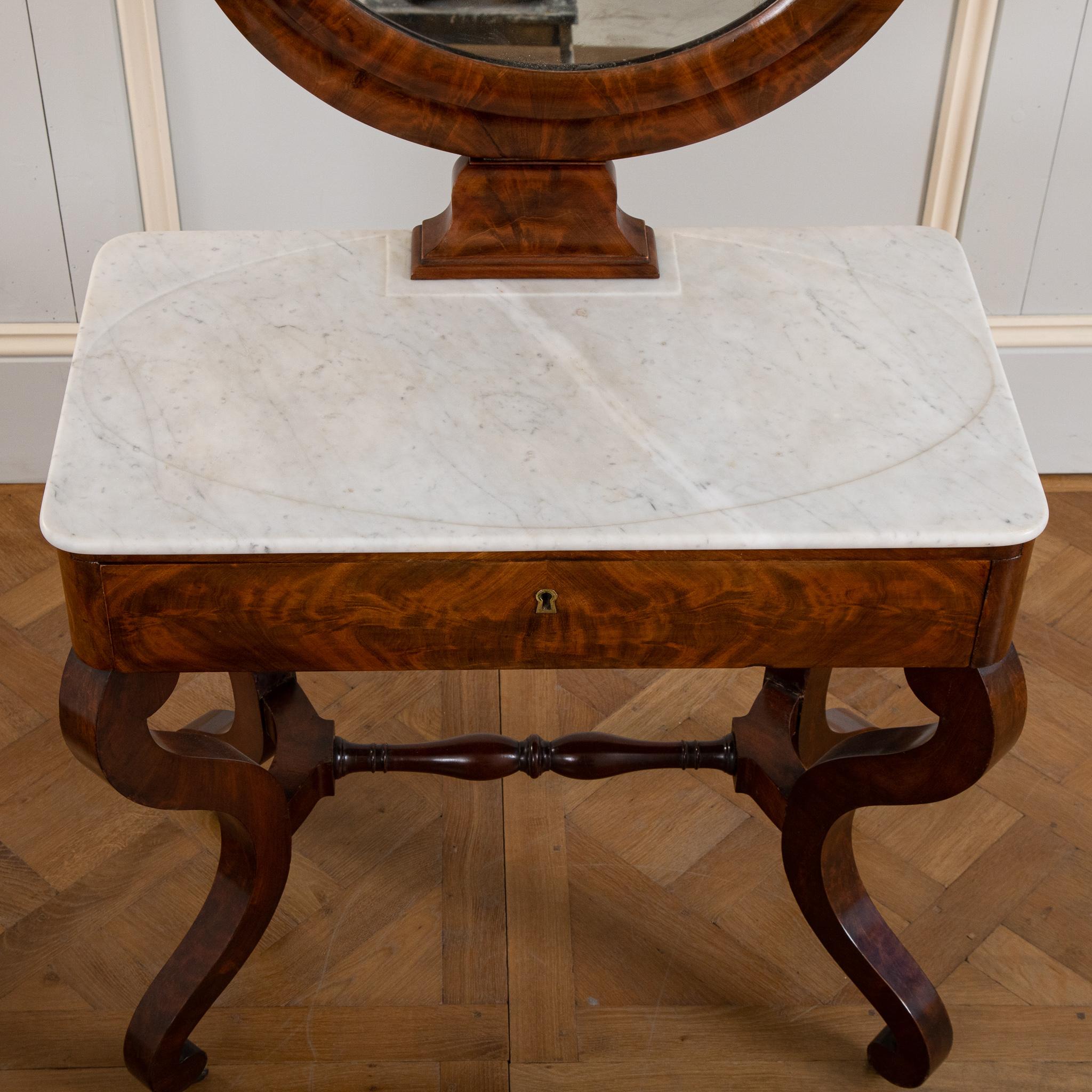 Table de coiffeuse/table de toilette en acajou du début du XIXe siècle en vente 9