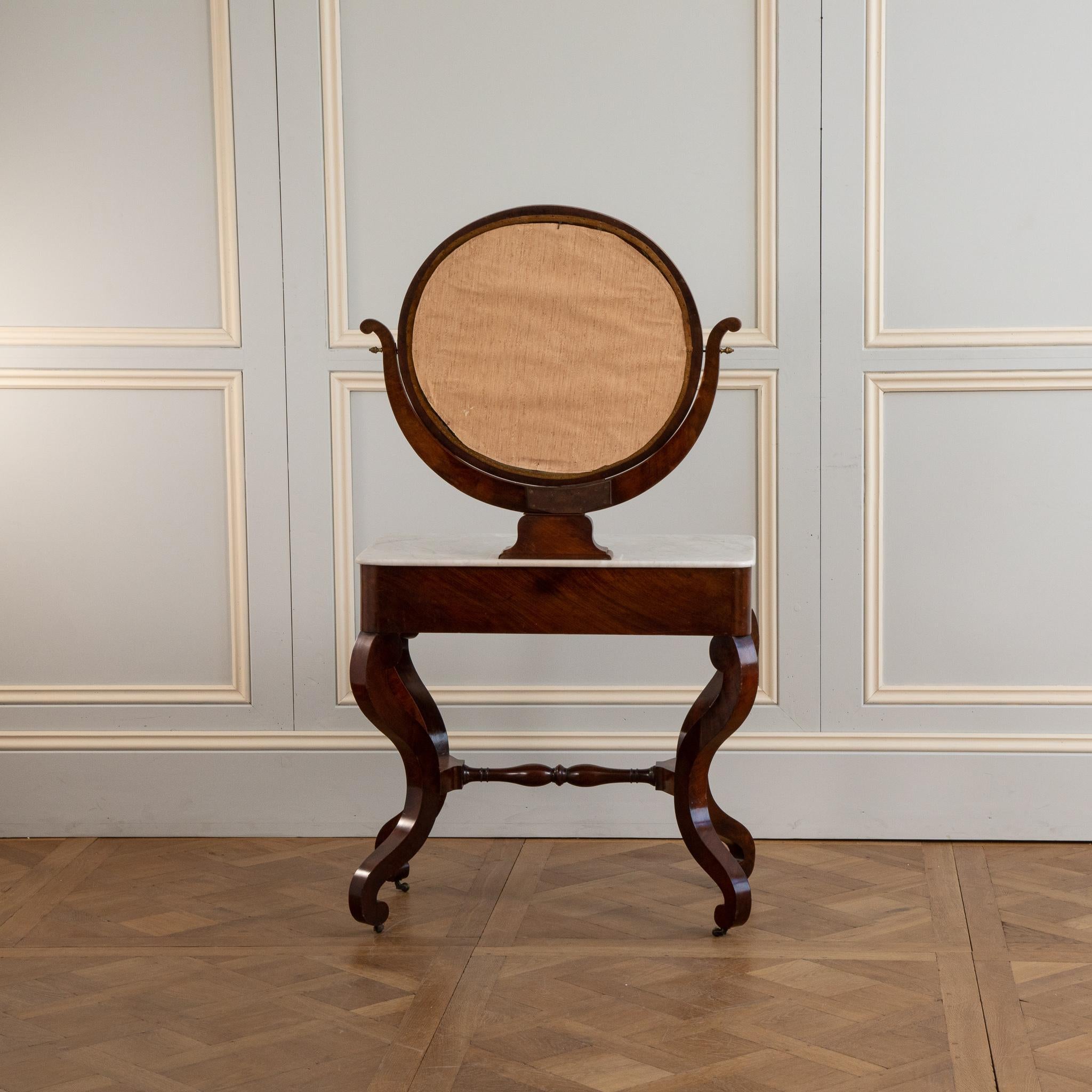 Début du XIXe siècle Table de coiffeuse/table de toilette en acajou du début du XIXe siècle en vente