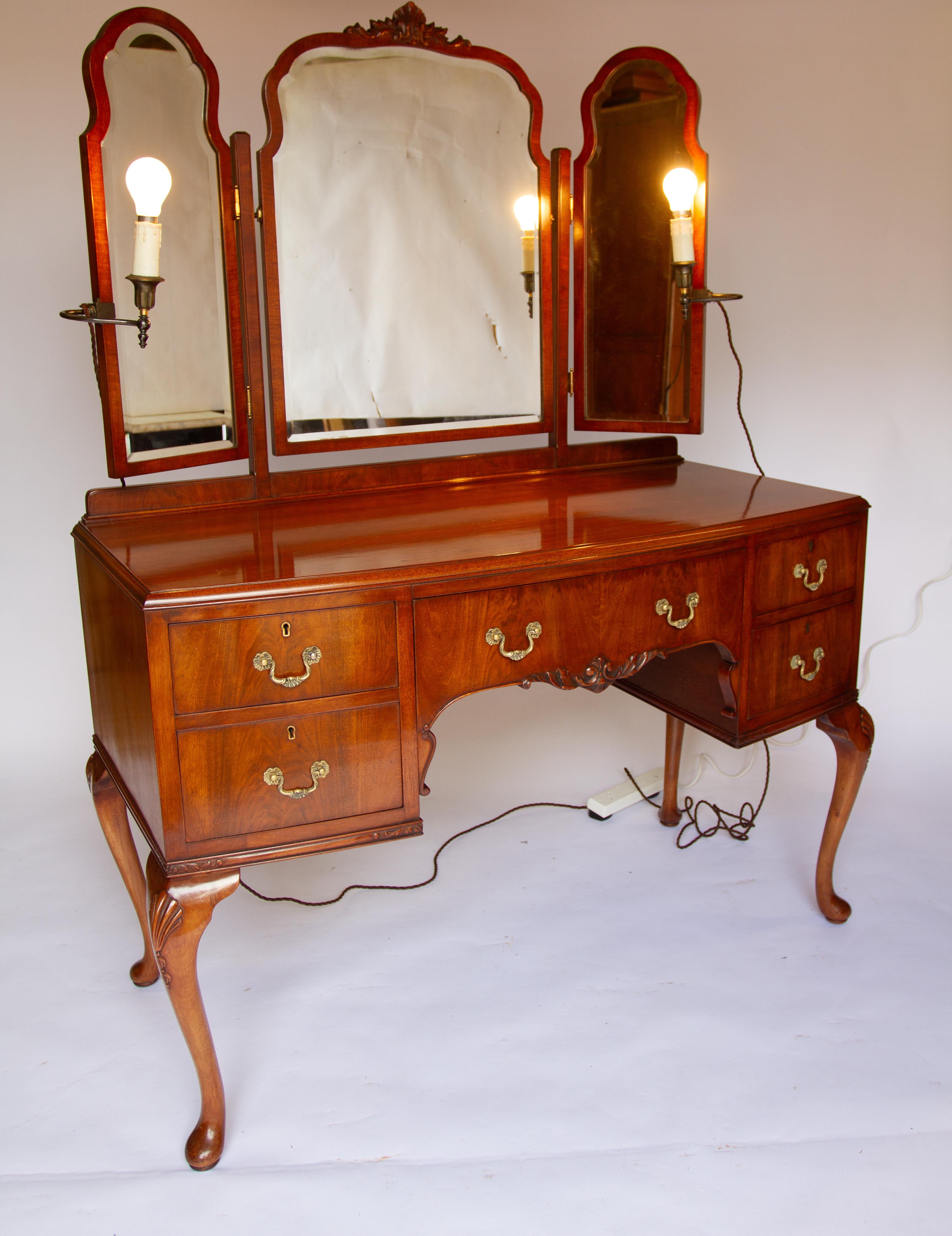 Polished Mahogany Dressing Table with Dressing Stool circa 1930s