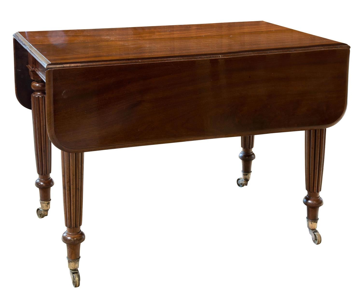 William IV Mahogany Drop-Leaf Dining Table, circa 1830 For Sale